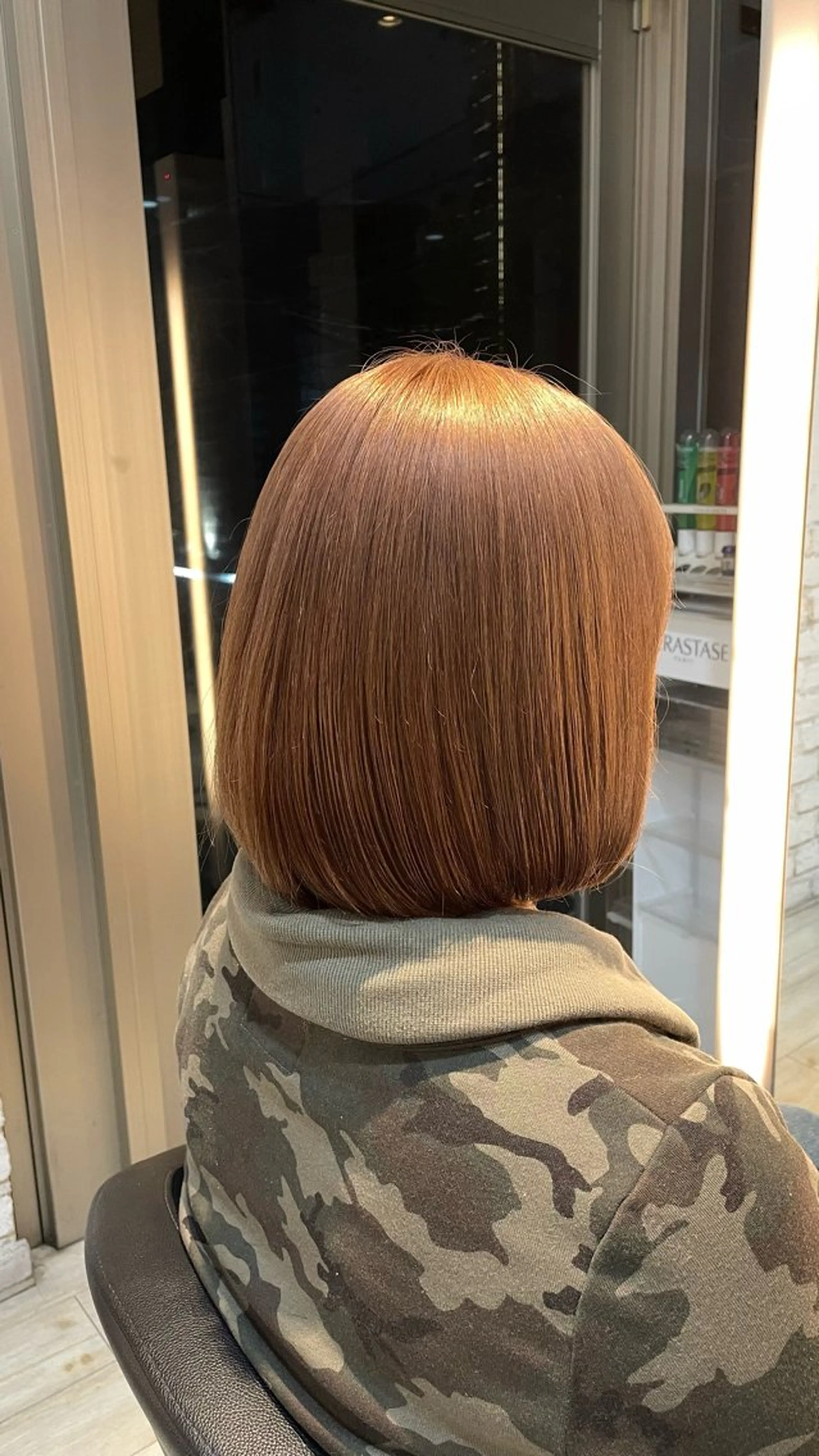 ショート カラー ブラウンカラー ミルクティーブラウン ブリーチ/髪質改善/ ハイトーン/暖色のヘアスタイル