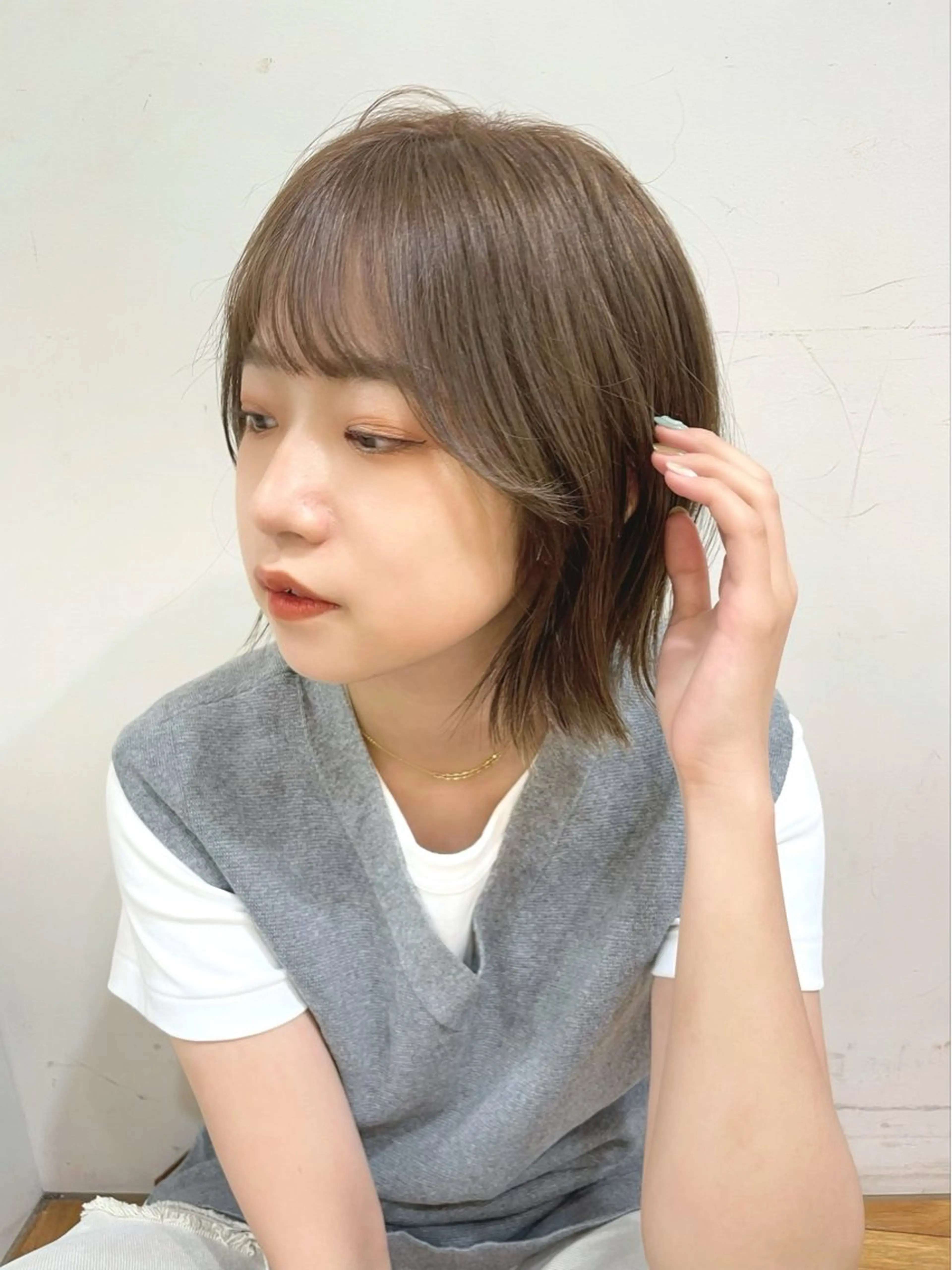 ミディアム 切りっぱなしボブ ショートボブ ボブレイヤー ミディアムパーマ ボブ カット ヘアカラー ボブ顔周り 韓国遠藤小雪のヘアスタイル