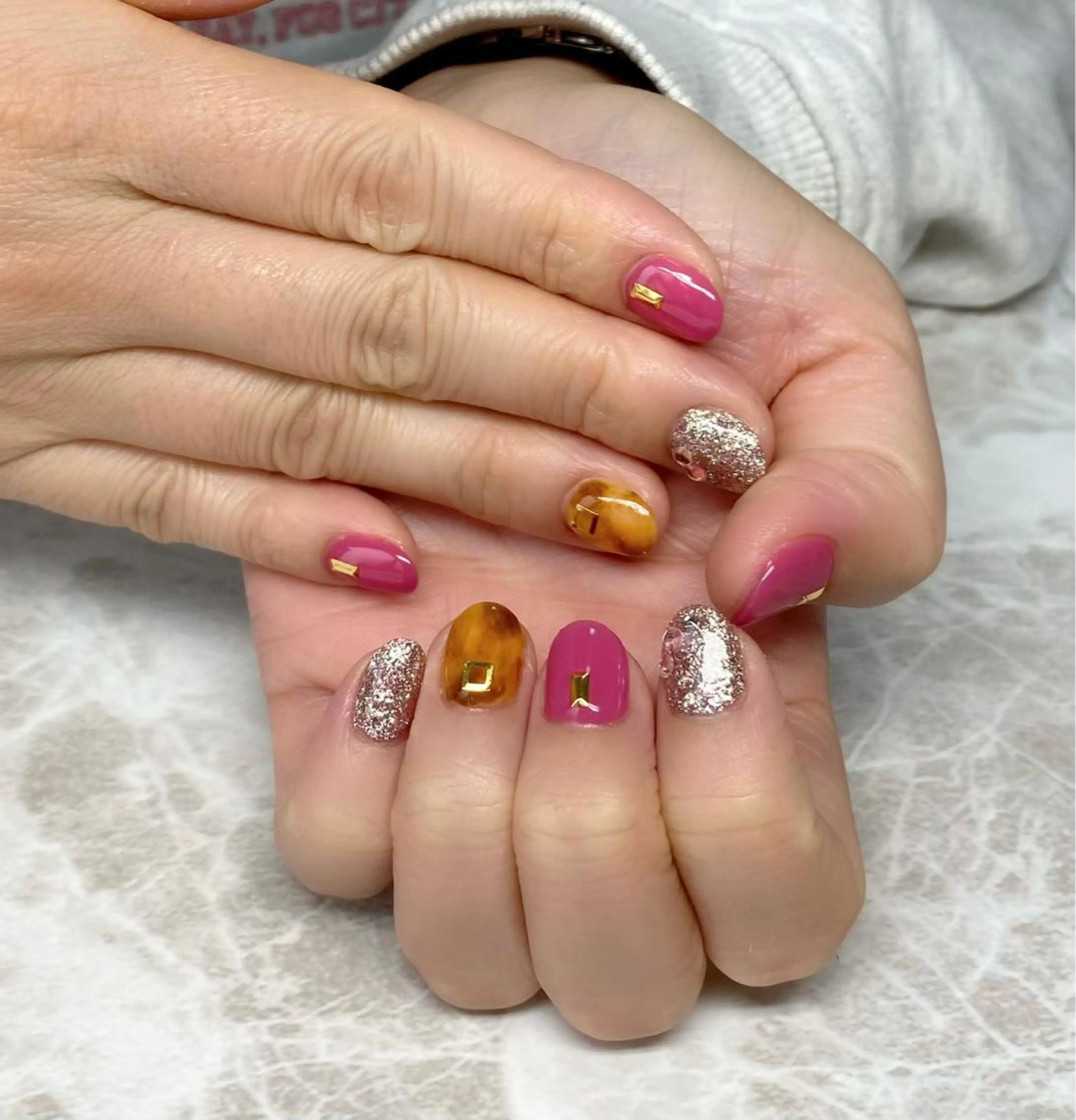 ネイル ストーンネイル ハンドネイル ゆぴねいる所属・ゆぴねいる yupinailのネイルデザイン