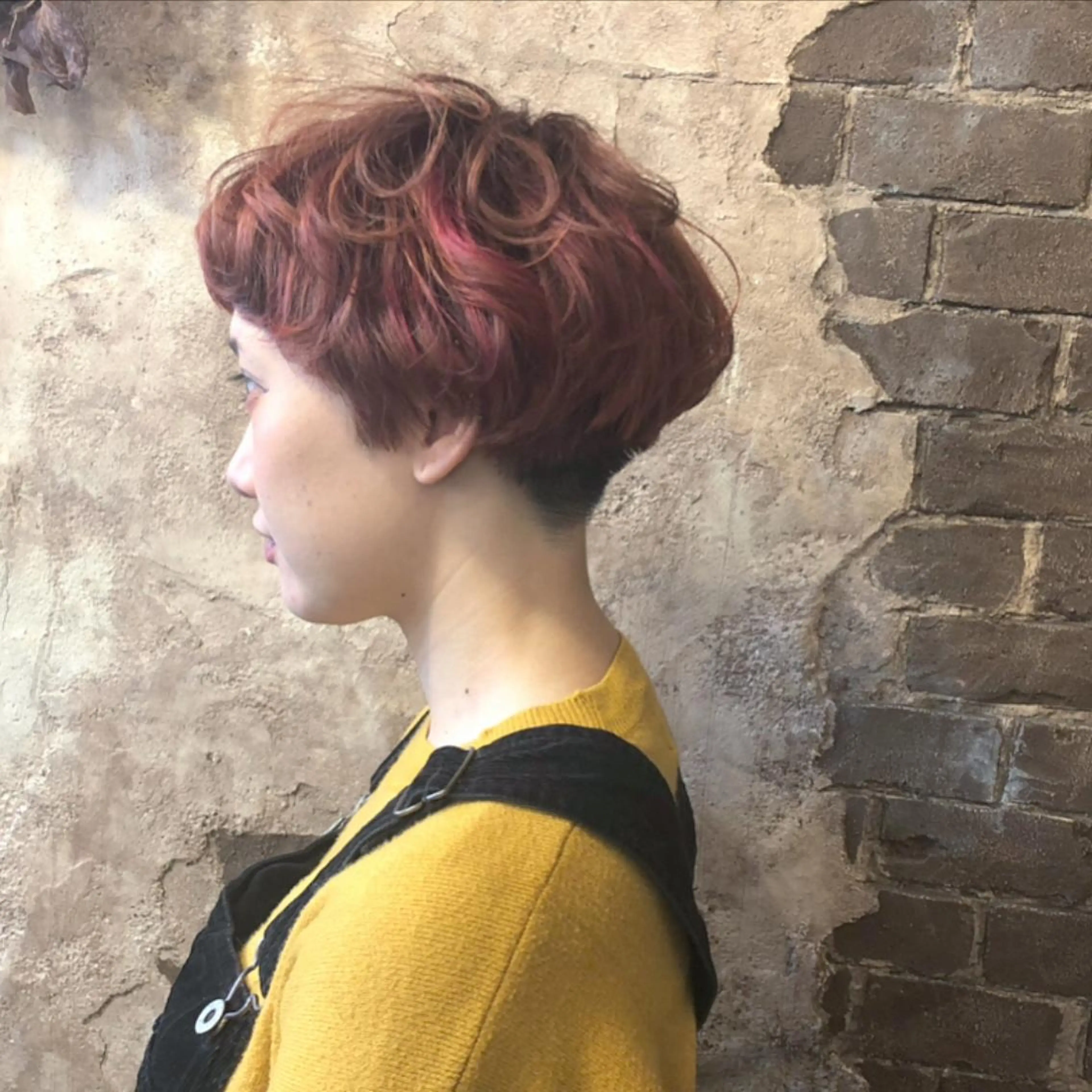 ショート カラー ブリーチ、パーマ 西部笑のヘアスタイル