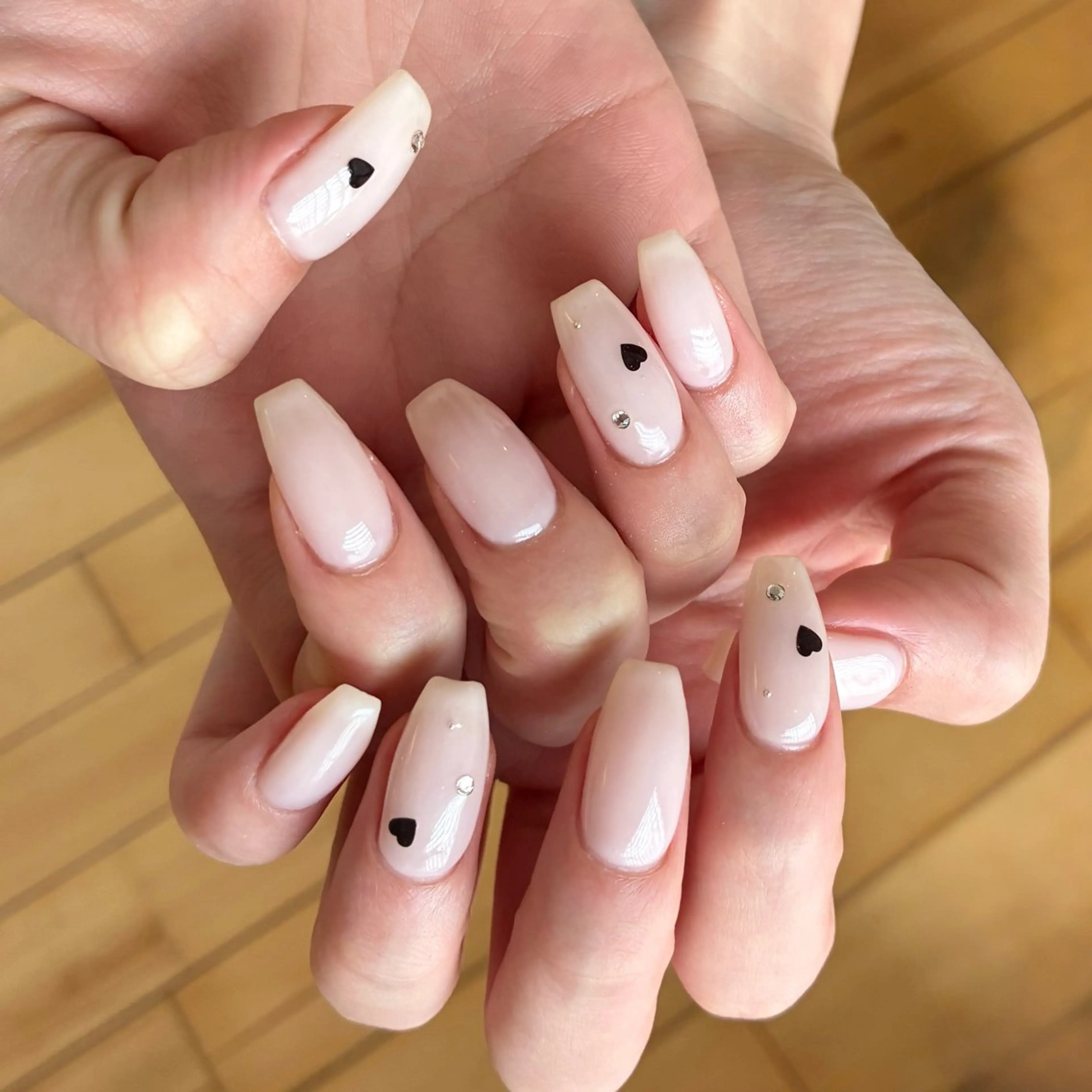 ネイル ハート ホログラムネイル ハンドネイル Nail ヌシん家 AKANEのネイルデザイン