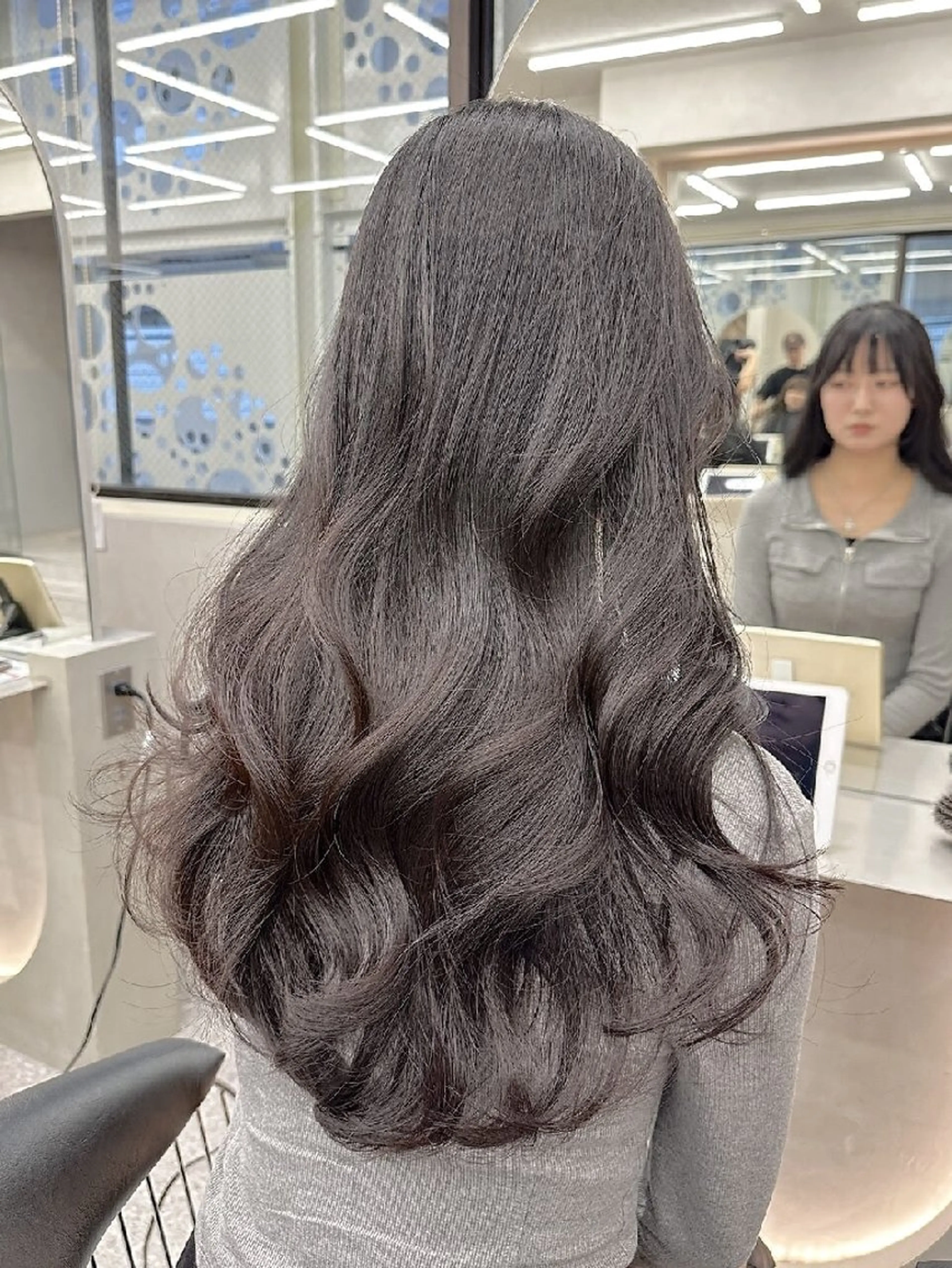 カラー ロング カット ヘアカラー トリートメント Lond Roleのヘアスタイル