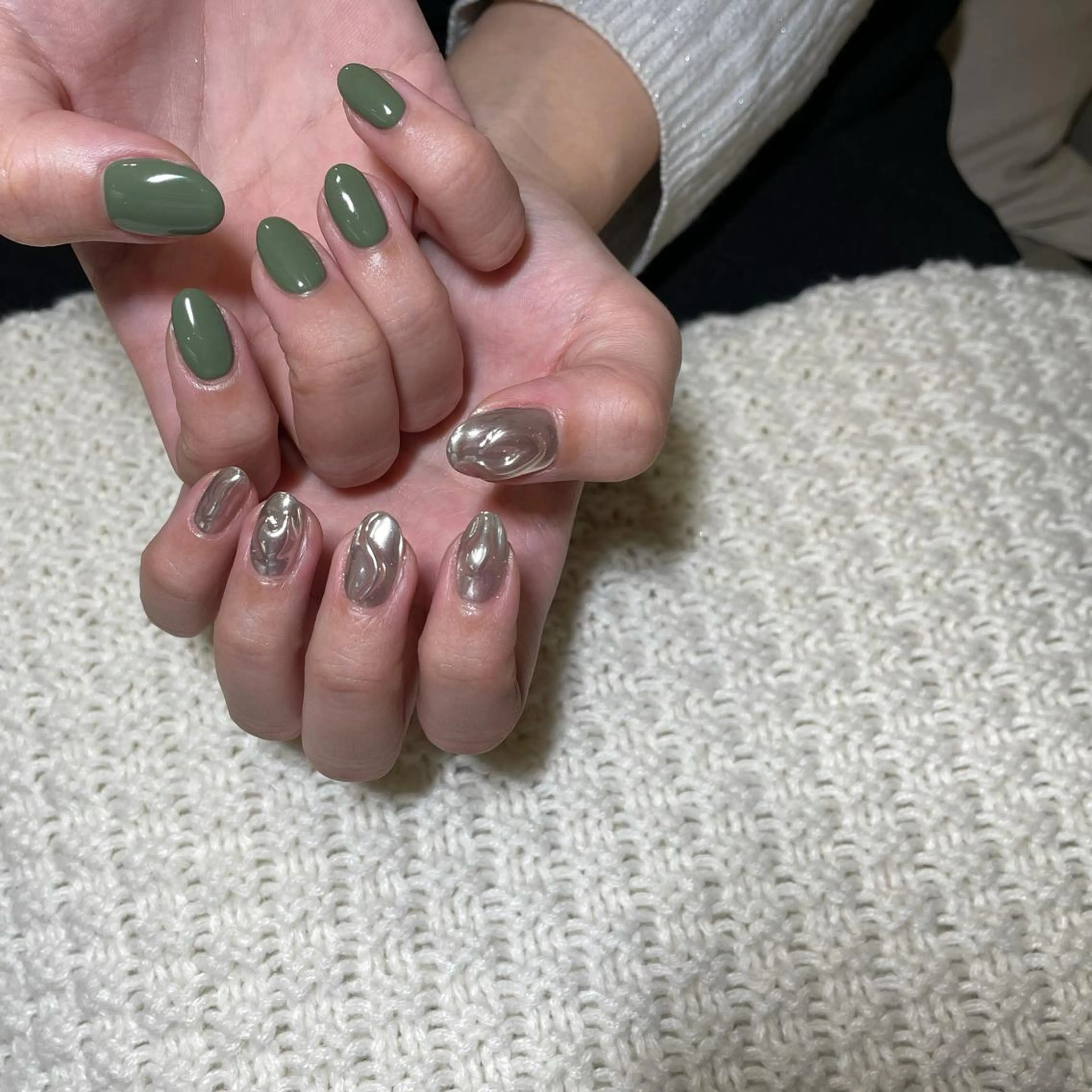 ネイル グリーン キラキラネイル ミラーネイル ニュアンスネイル ワンカラーネイル MARUNAIL Misakiのネイルデザイン