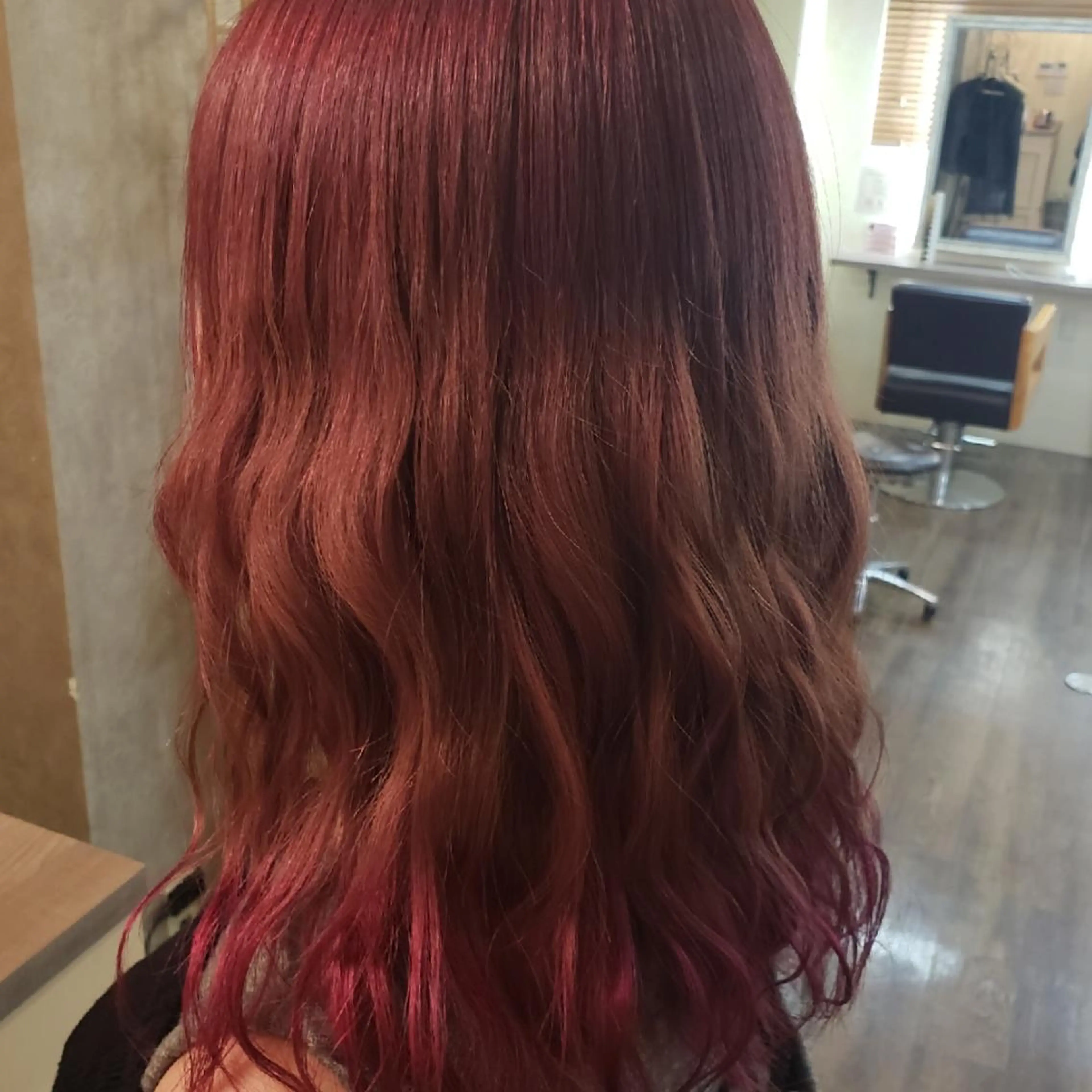 セミロング カラー グラデーションカラー ピンクカラー Magic Mush のヘアスタイル