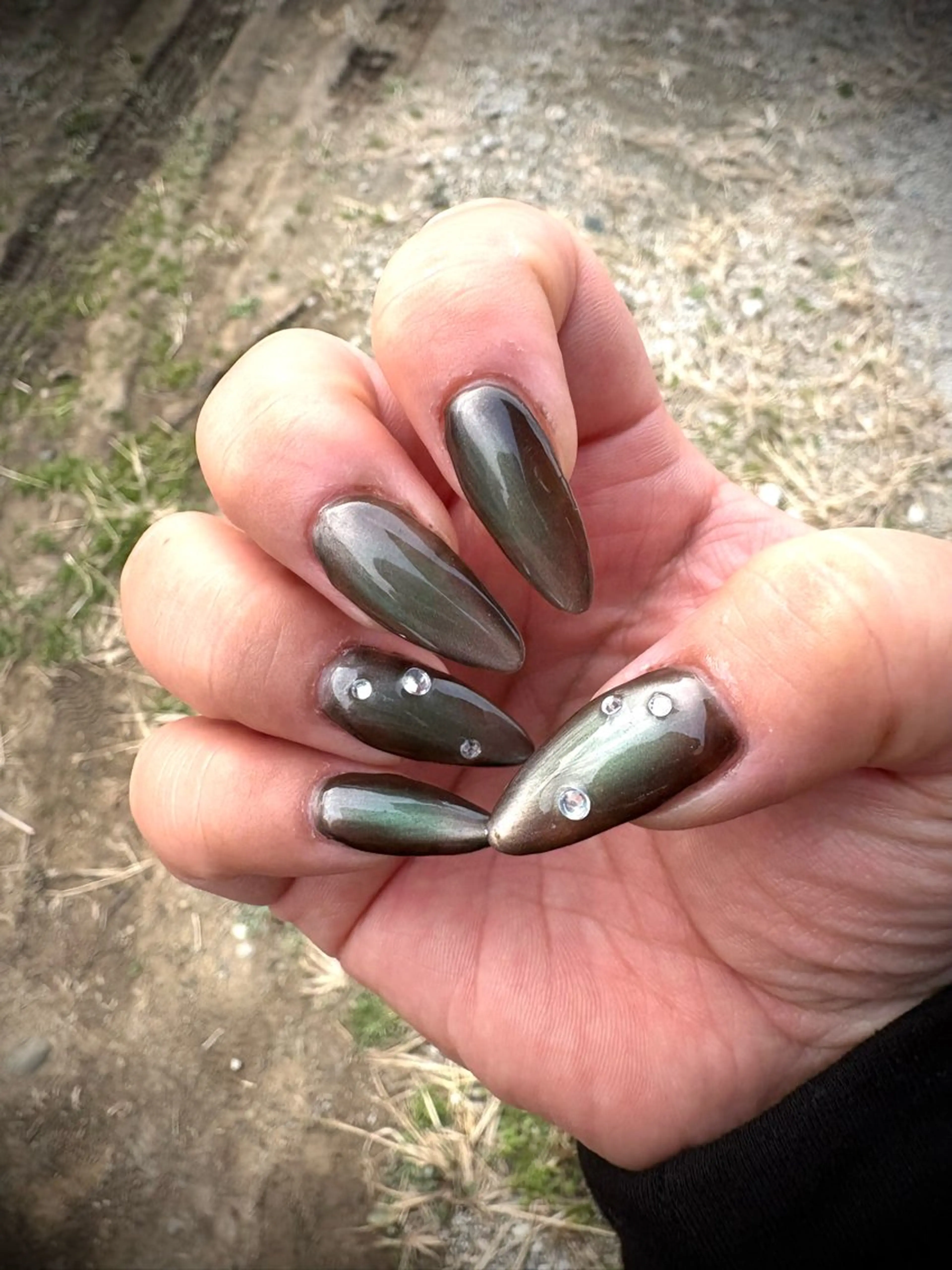 ネイル チークネイル グリーン ロングネイル マグネットネイル フットネイル nail.s misatoのネイルデザイン