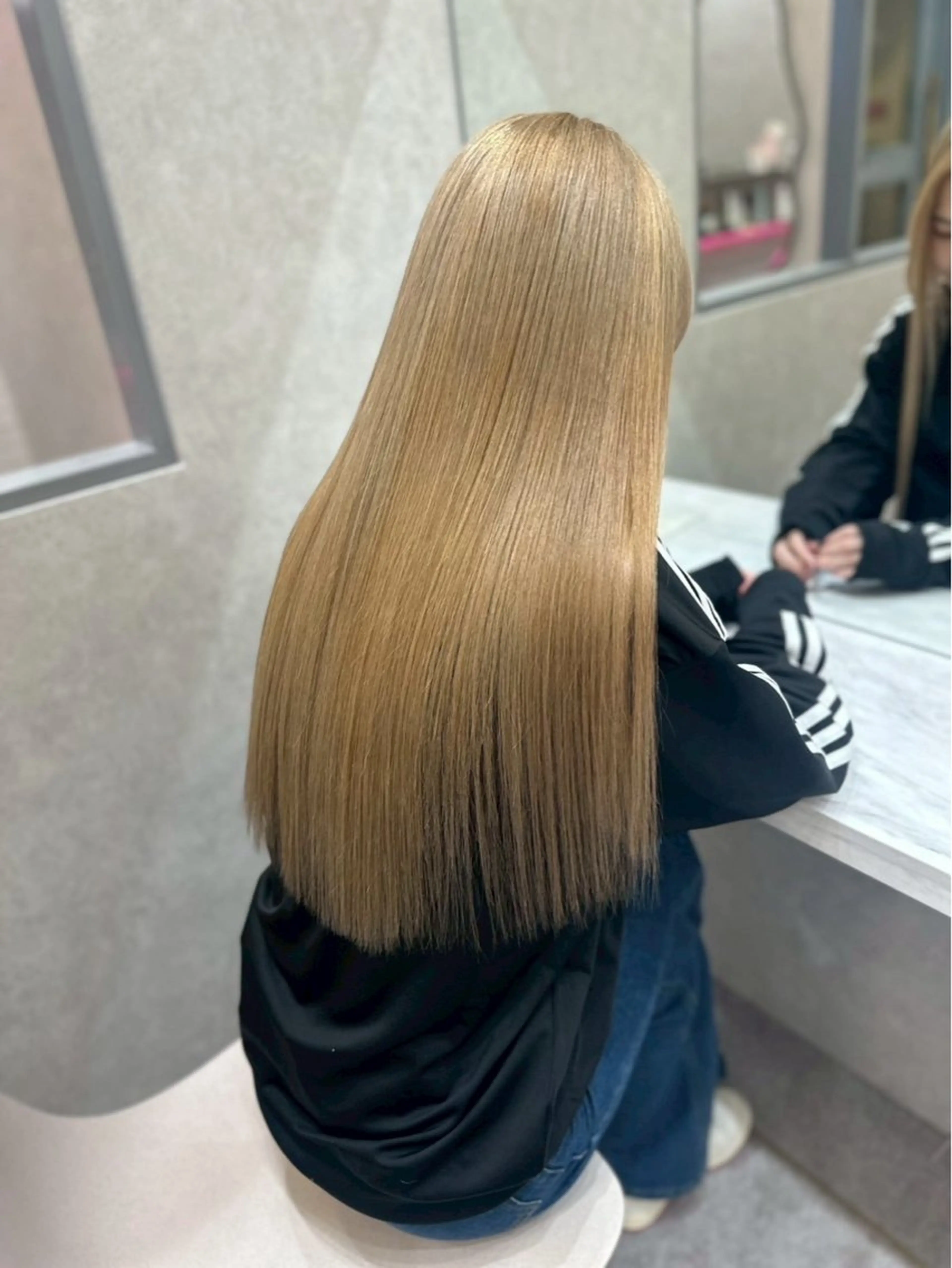 ロング カラー ヘアカラー トリートメント Lond Le'a /ハイトーンカラーのヘアスタイル