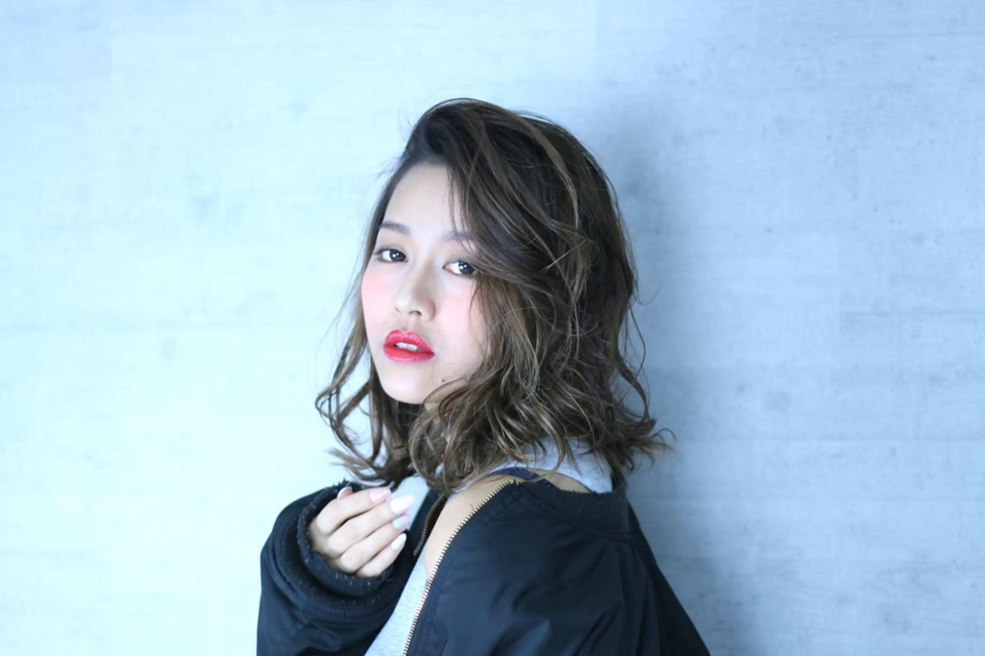 ミディアム カラー アッシュ 透明感カラー ハイライトカラー ハイライト TOWA 野村　コウダイのヘアスタイル