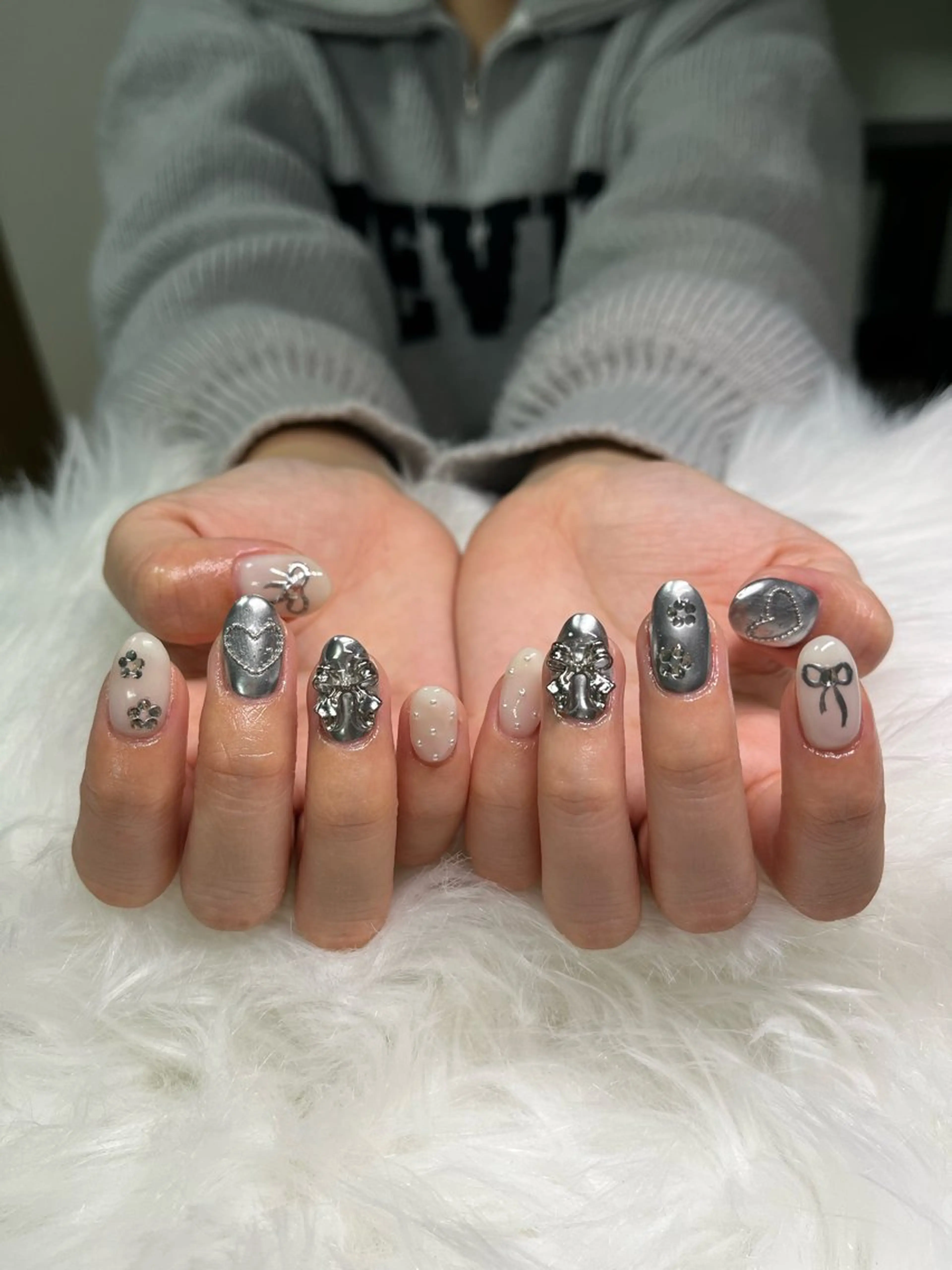 ネイル ハート リボン シルバー ハンドネイル 🏠自宅 サロン💅natsuのネイルデザイン