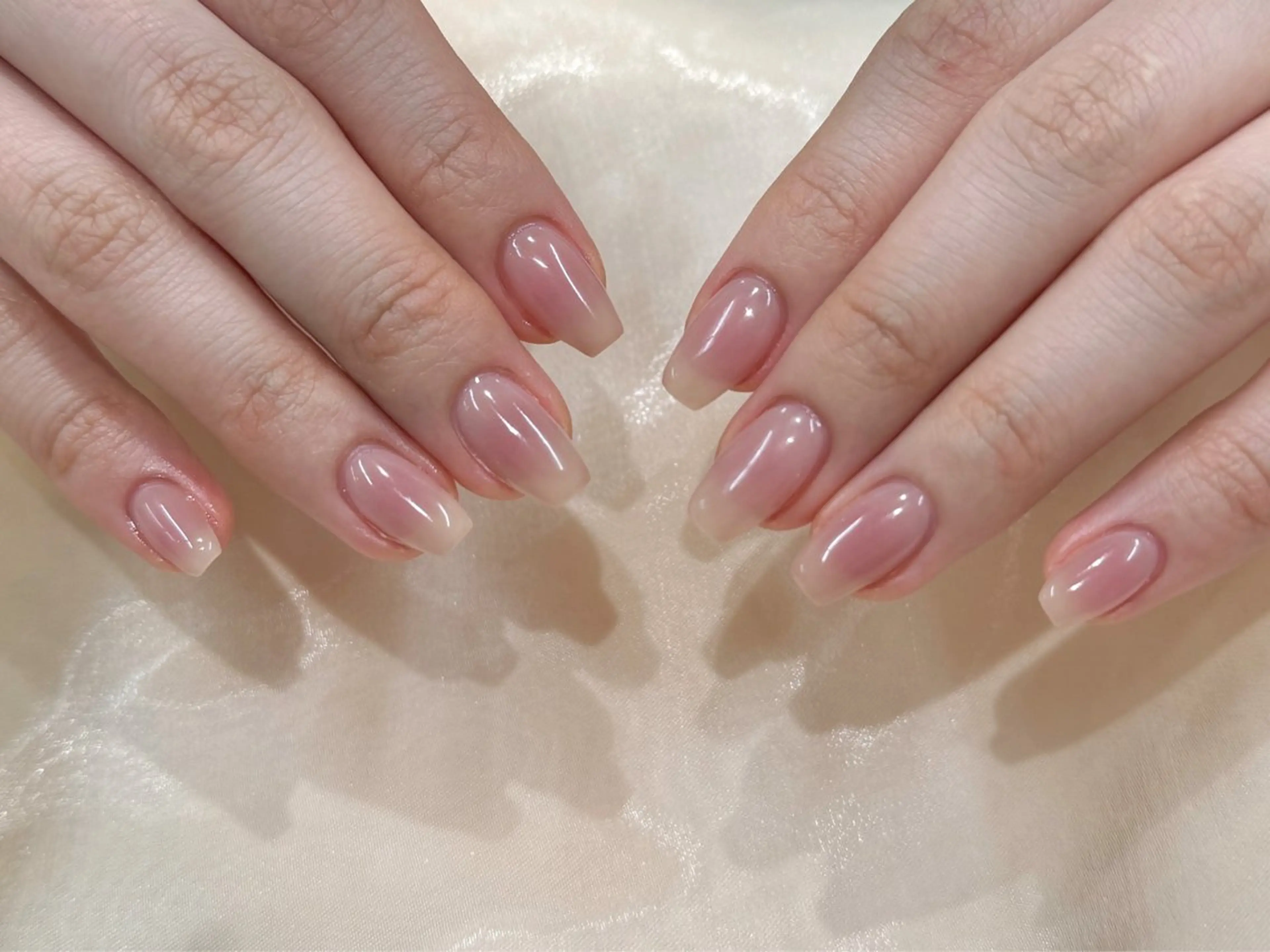 ネイル チークネイル ガーリー LE REVE Emiのネイルデザイン