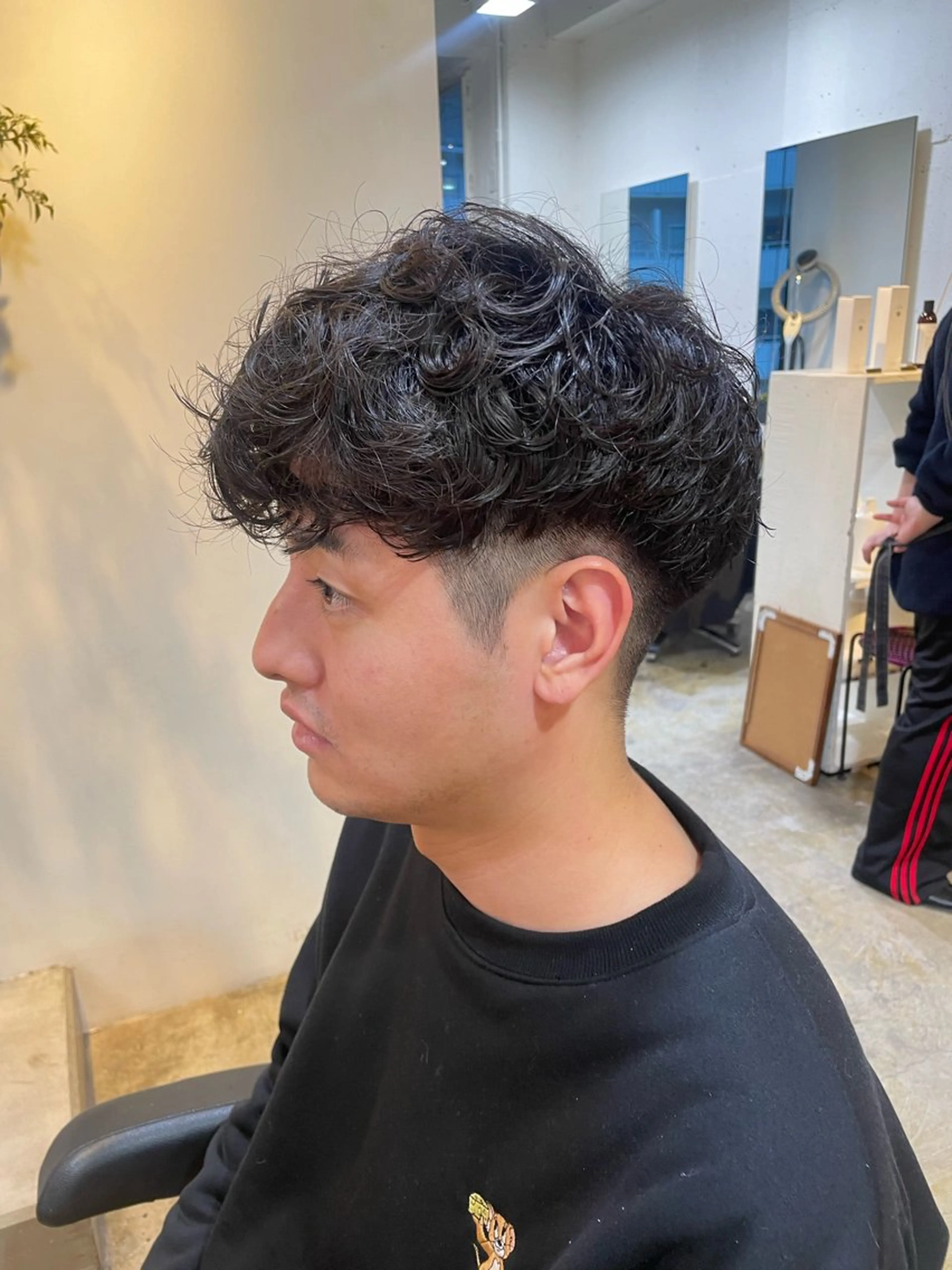 ミディアム パーマ メンズ RIN／韓国ヘア レイヤーカットのヘアスタイル