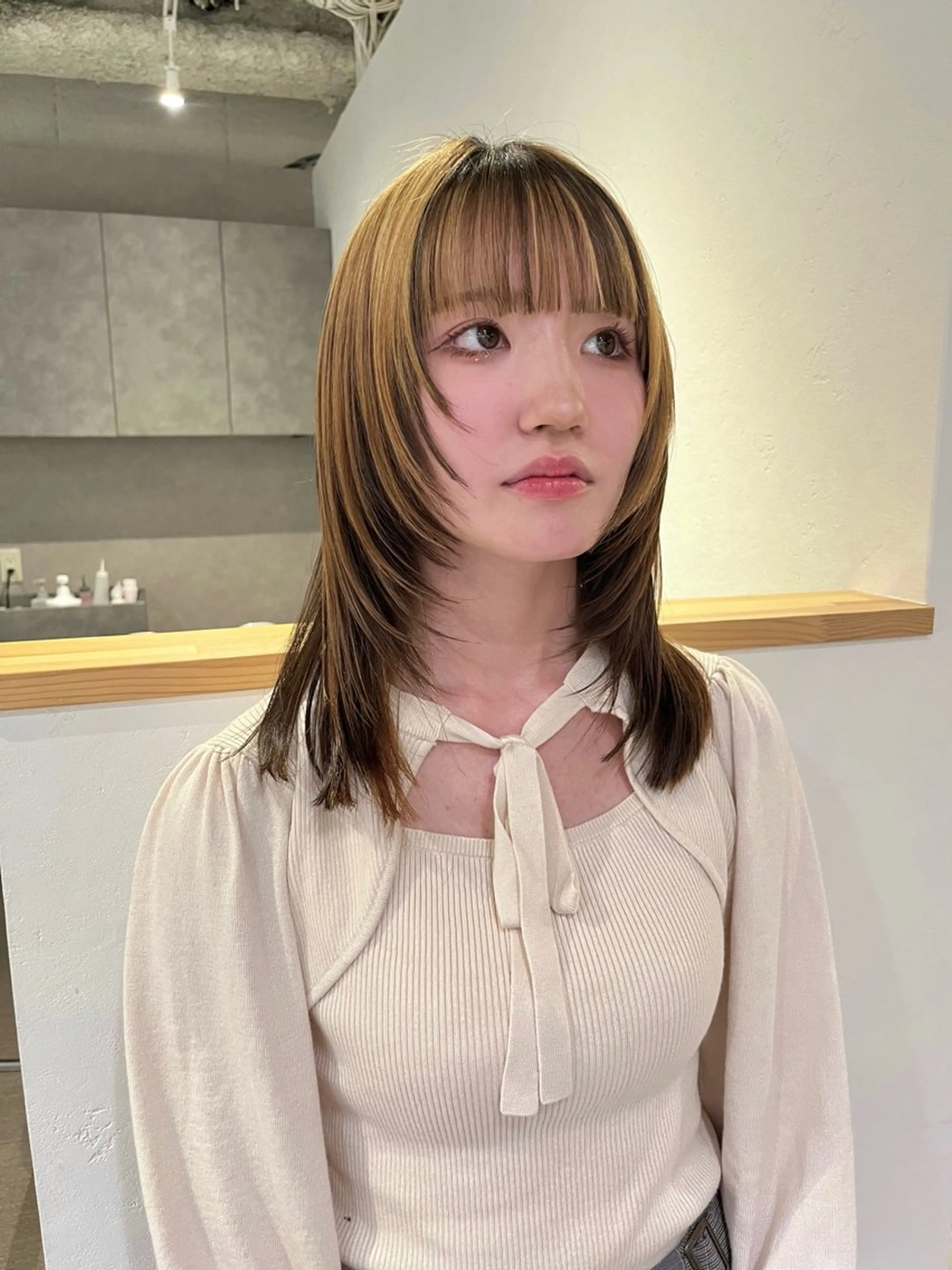 セミロング ハッシュカット 韓国風ヘア レイヤーカット ウルフカット ウルフレイヤー カット 桃果 momokaのヘアスタイル