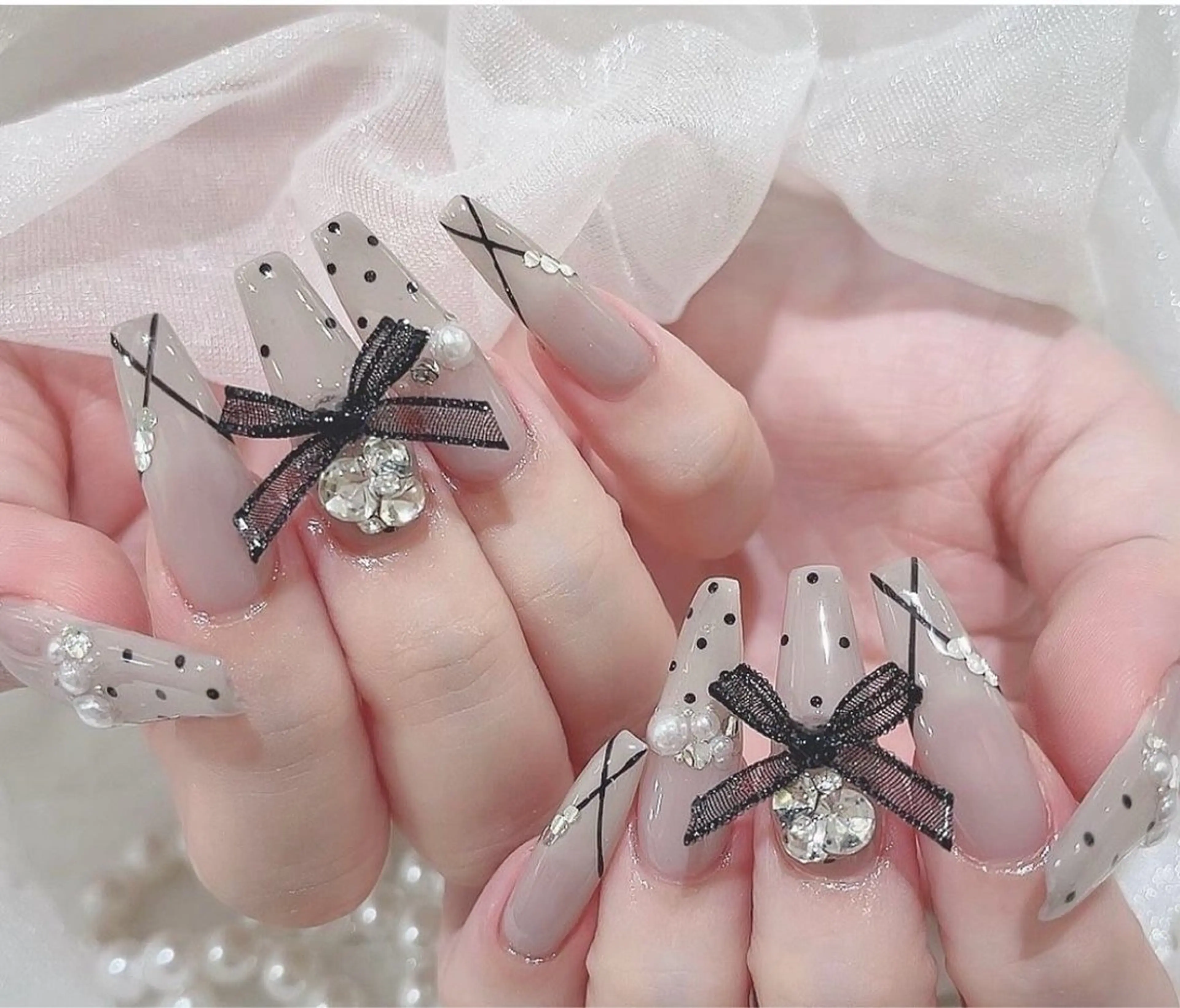 ネイル マグネットネイル ピンク ネイルチップ 冬ネイル クリスマス ハンドネイル Lee Nailsのネイルデザイン