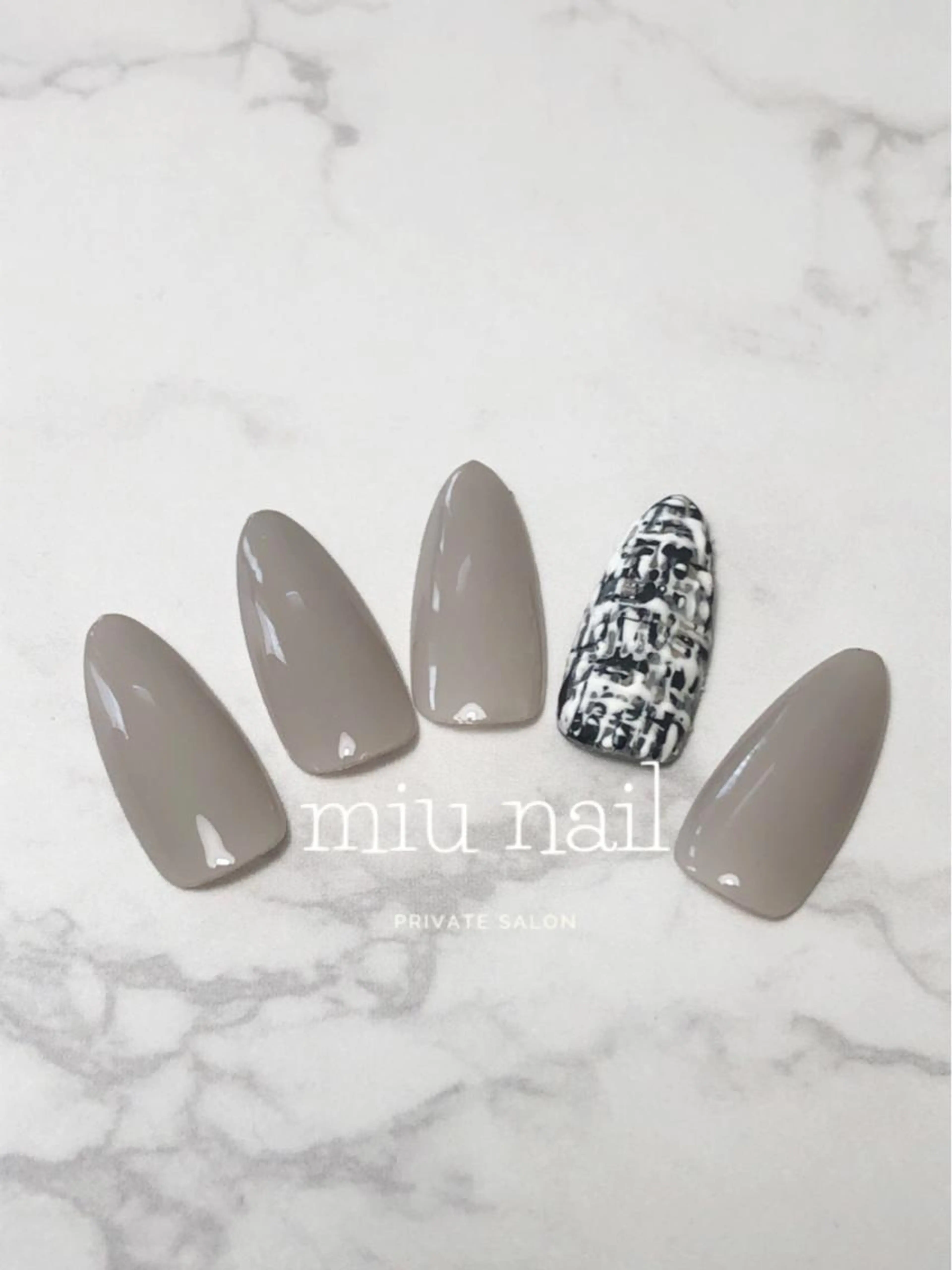 minimo特別価格　ワンカラーネイル＋アート2本（他店オフ代込）の写真