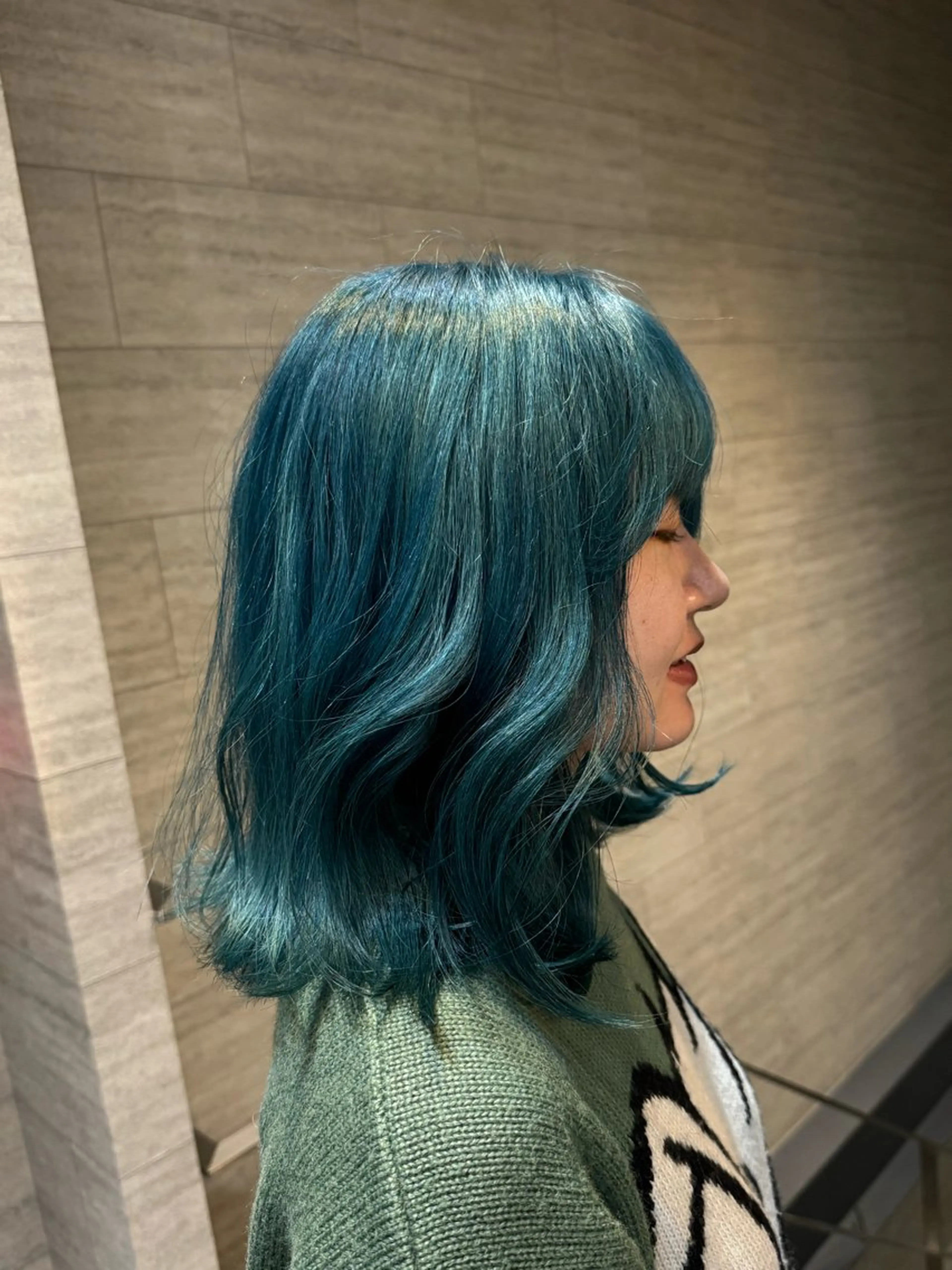 セミロング カラー ブリーチ 花見 亜沙美のヘアスタイル