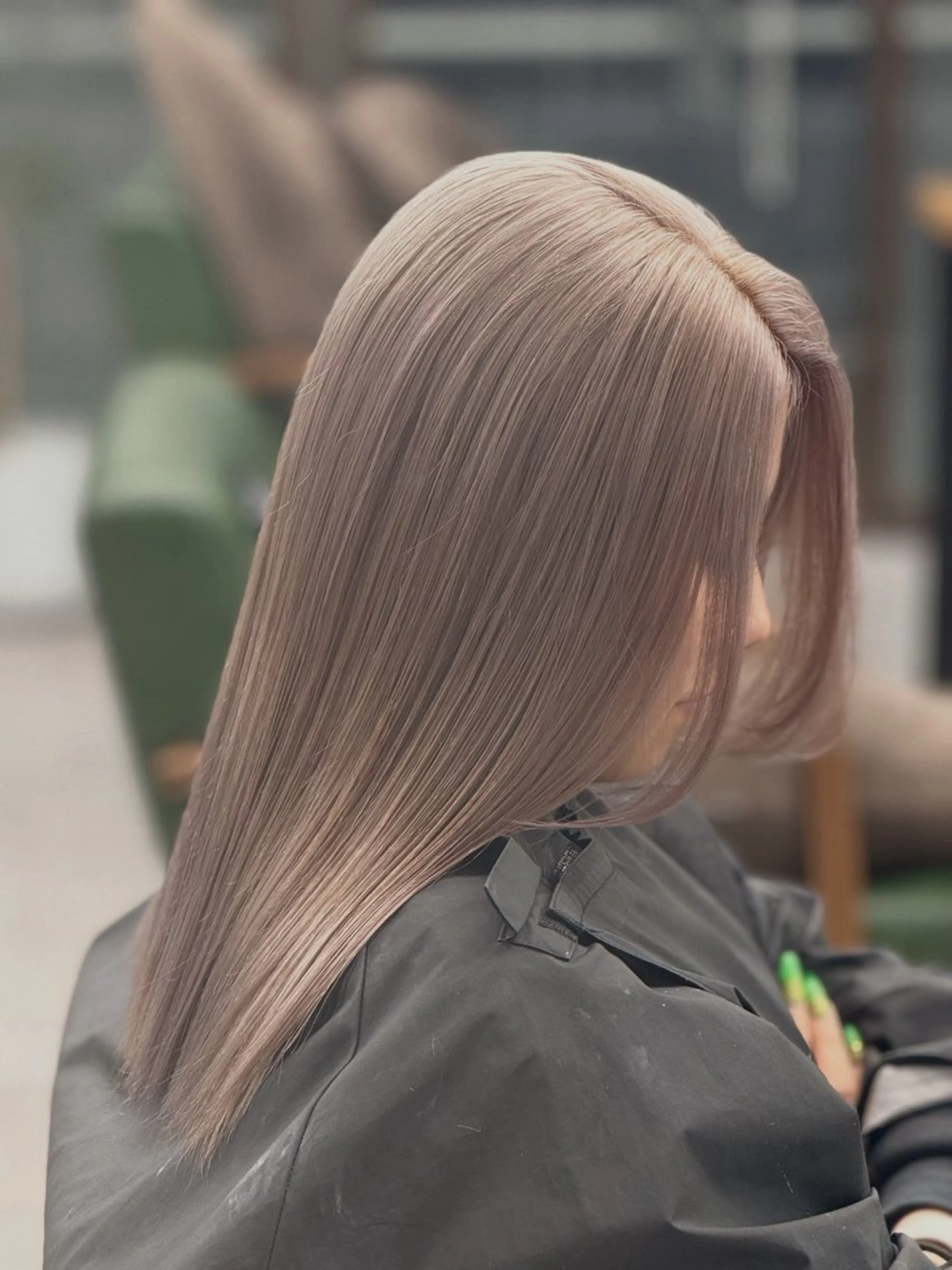 ミディアム カラー ベージュカラー ブリーチ デザインカラー ハイトーンカラー ミルクティーベージュ ヘアカラー ブリーチ専門店MONIQA所属・ブリーチ特化 🌟たまき🌟のヘアスタイル