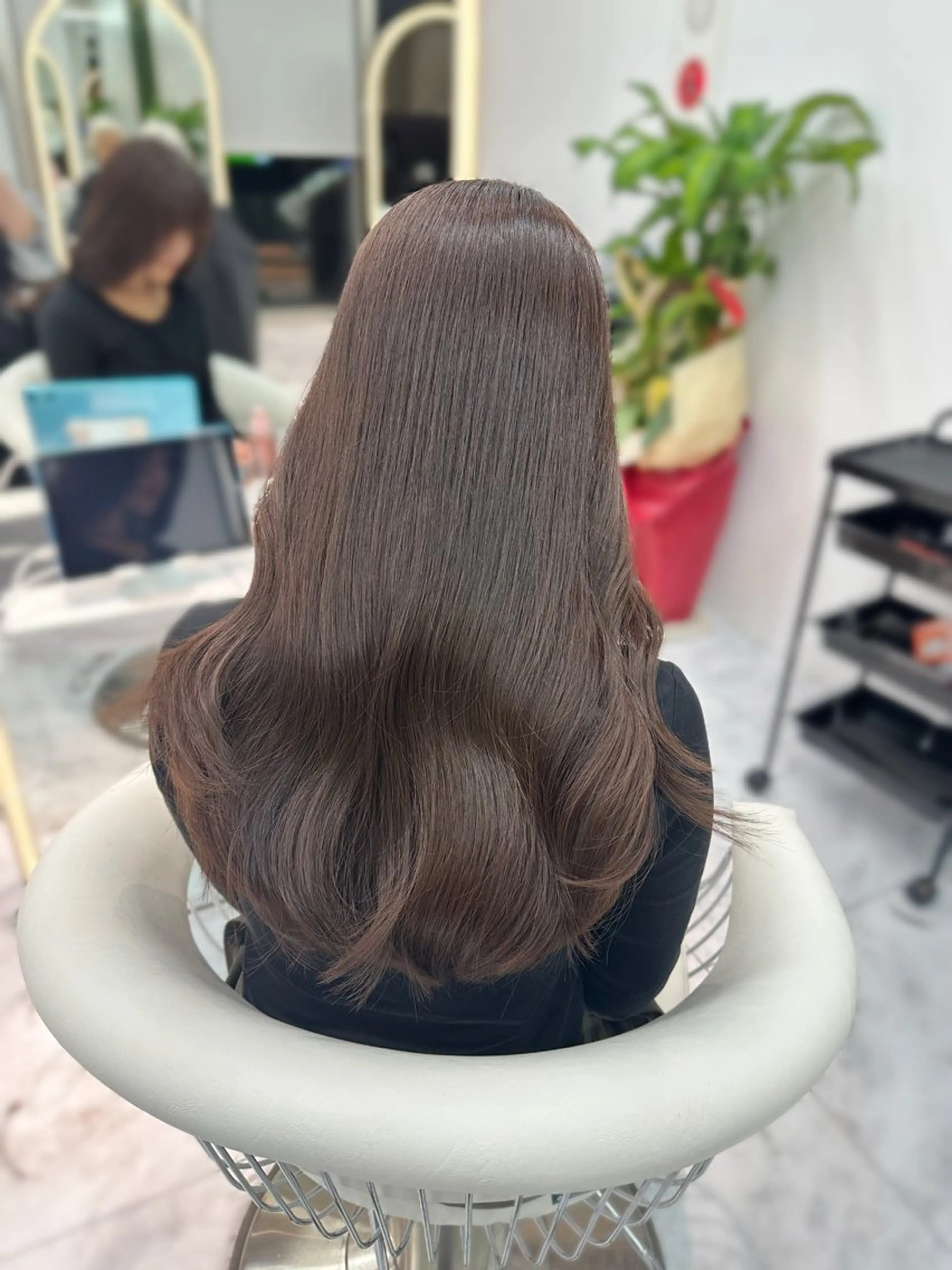 ロング カット ヘアカラー トリートメント Lond  Emi 艶髪モテヘアのヘアスタイル