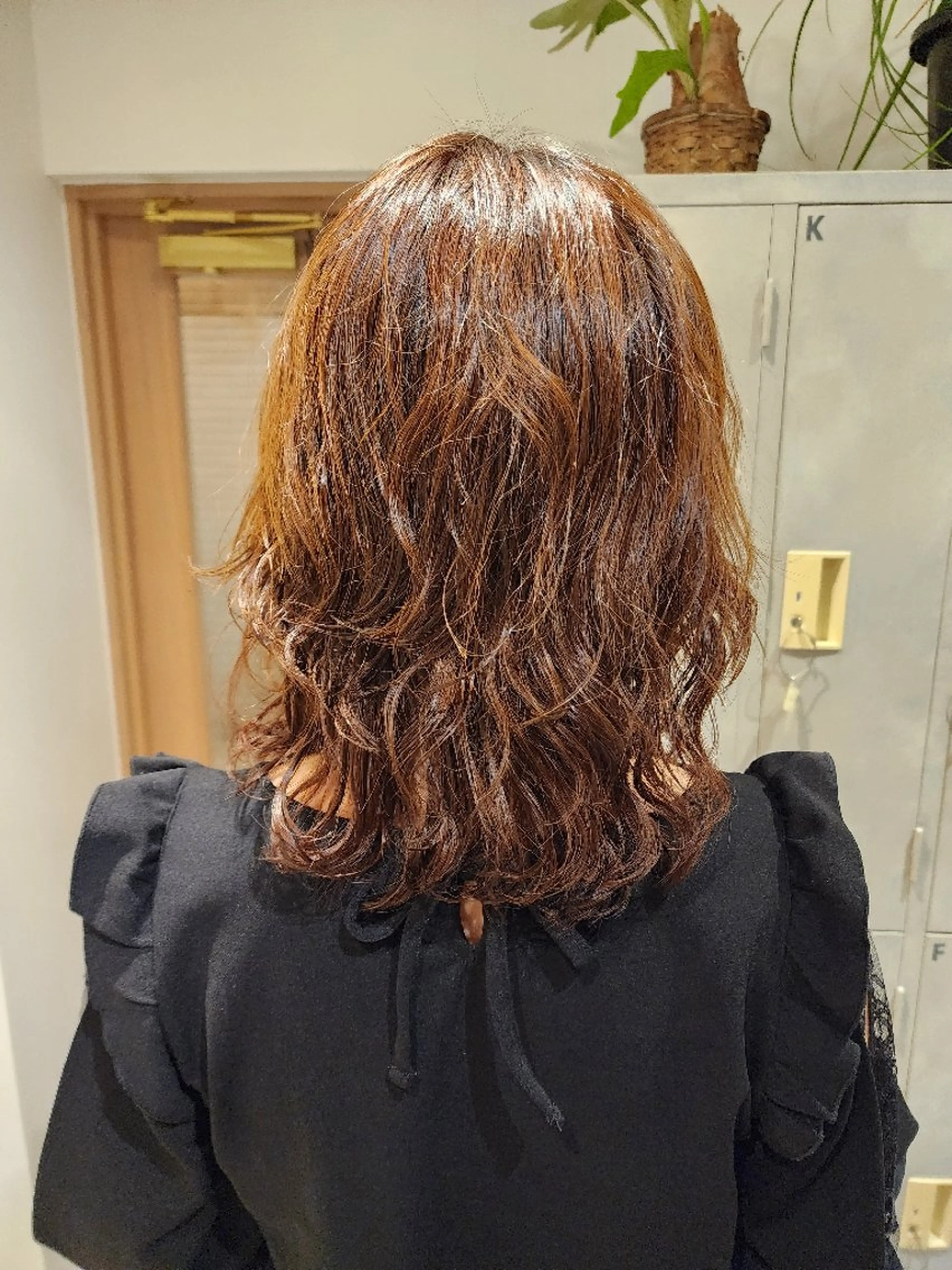 ミディアム パーマ loutus 所属・井川和哉 ハイトーン/透明感のヘアスタイル