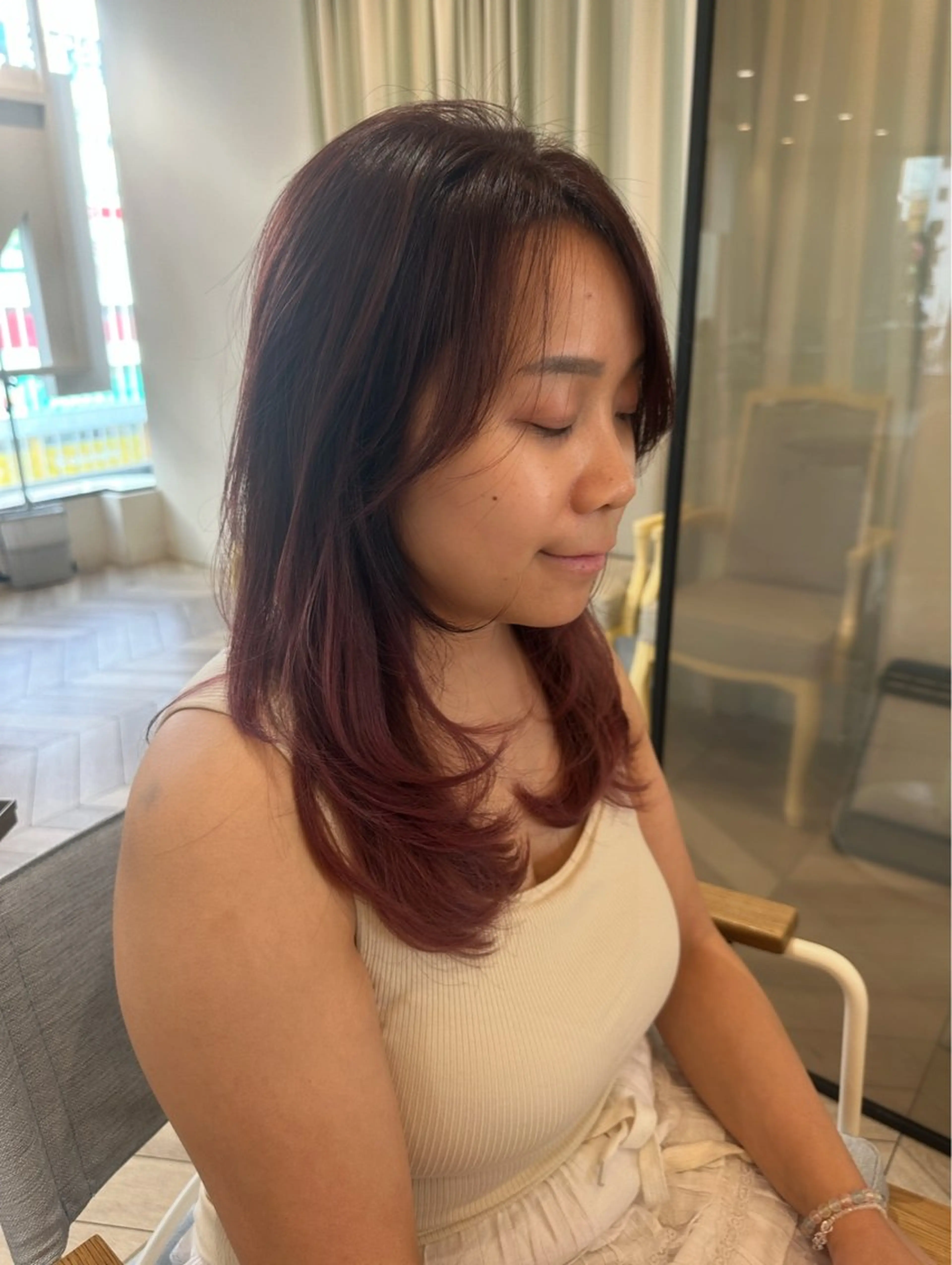 セミロング カラー レイヤーカット カット ヘアカラー トリートメント ベージュ/インナー カラー🤍Rieのヘアスタイル