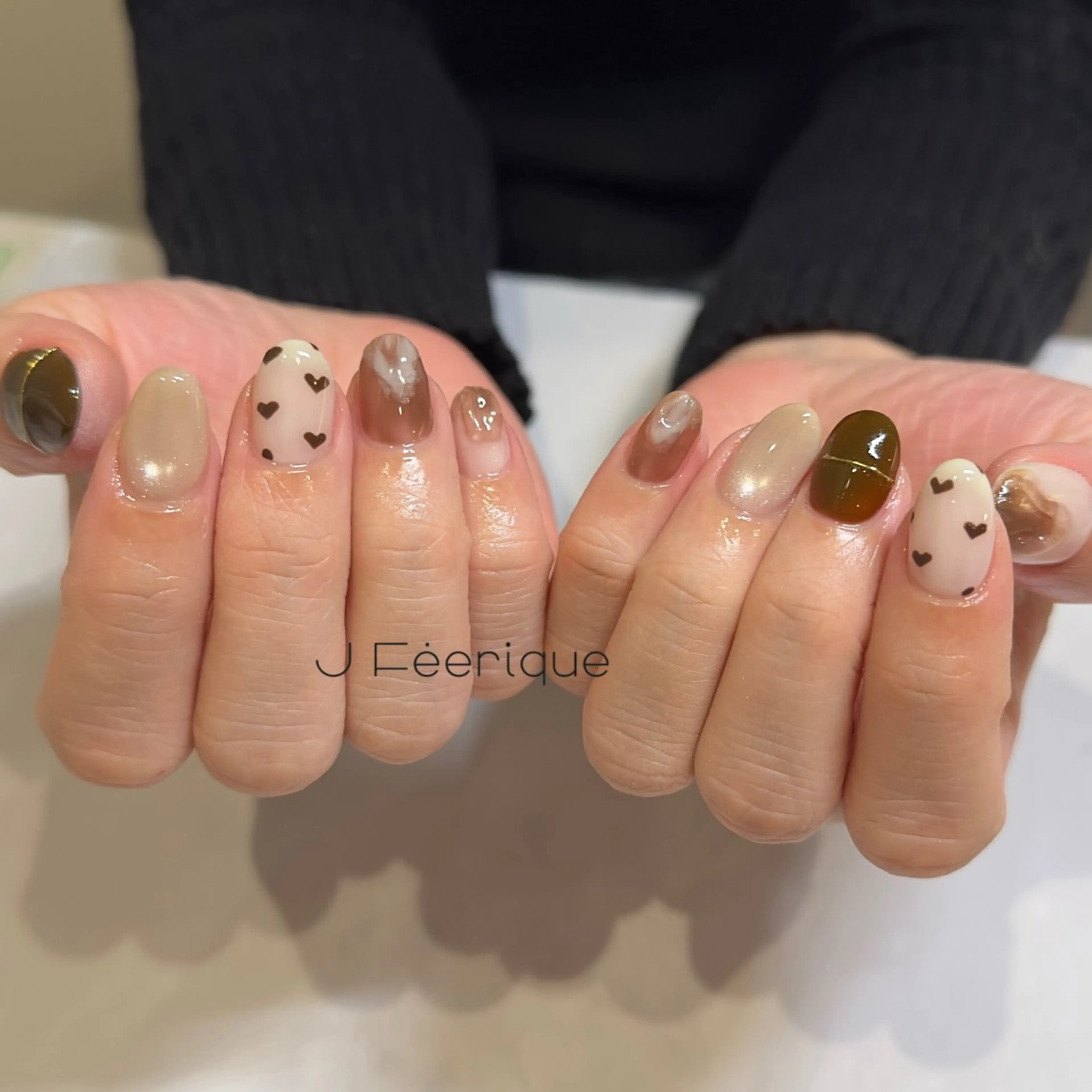 ネイル ブラウン ドット ハート ニュアンスネイル ハンドネイル ハンドケア Shiho 南森町/ネイルのネイルデザイン