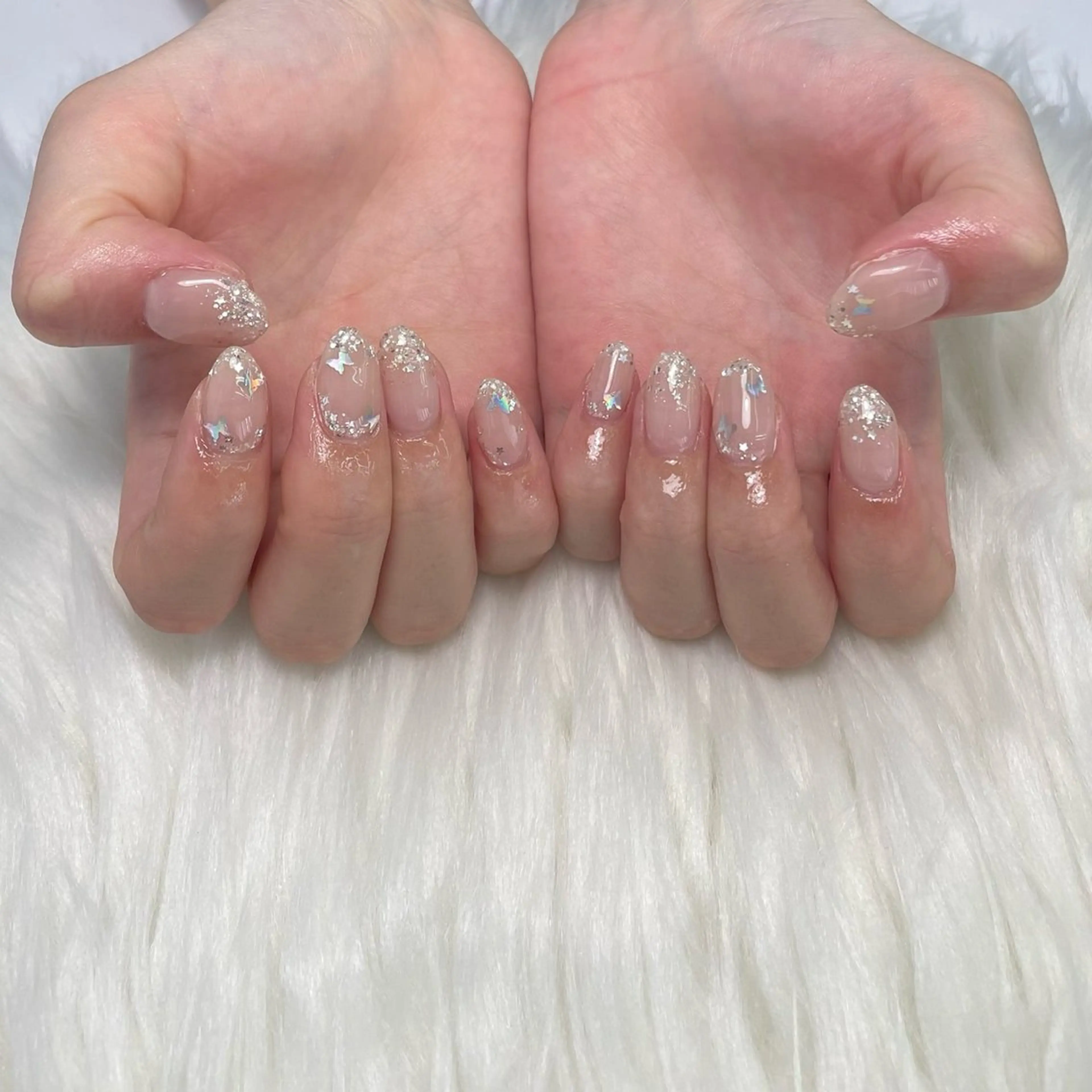 ネイル クリアネイル ホログラムネイル キラキラネイル ラメ(グリッター) シルバー ハンドネイル Queen Stella所属・Quee Stllaのネイルデザイン