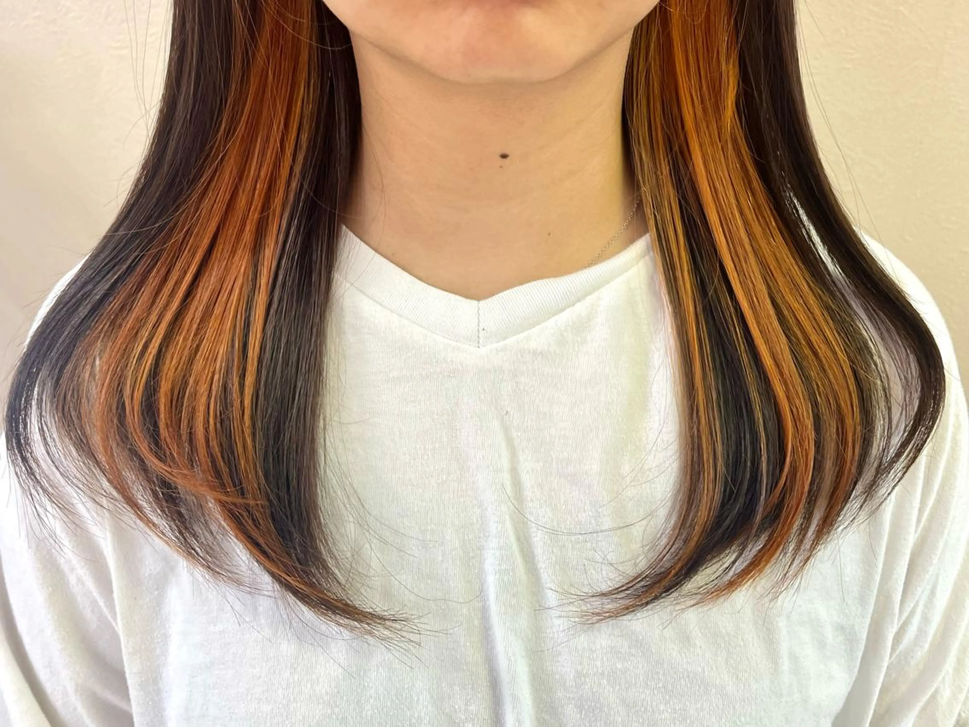セミロング カラー イヤリングカラー オレンジ Emma ecole所属・Emma ecole /栄/RIOのヘアスタイル