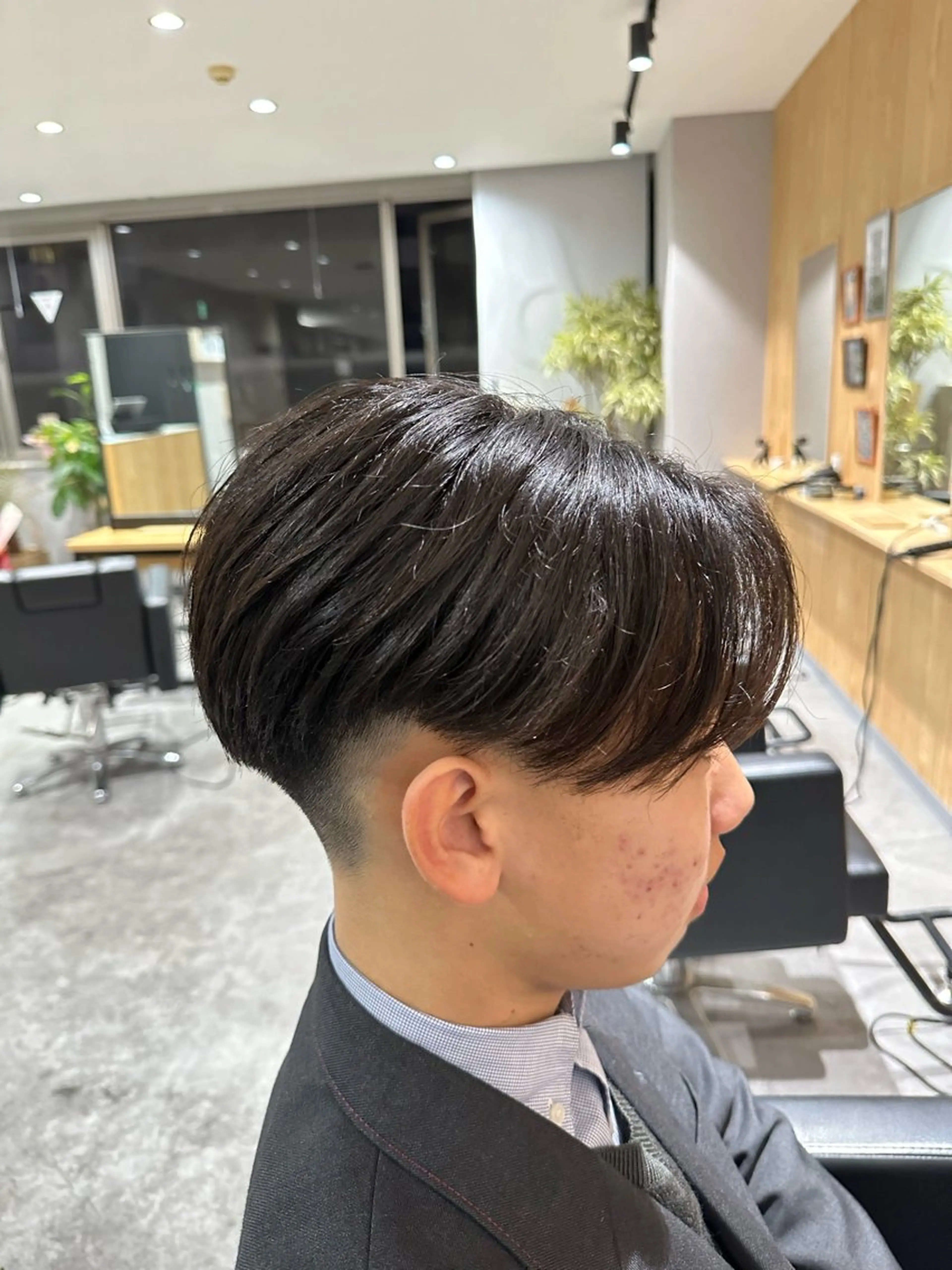 ミディアム ヘアアレンジ メンズ センターパート Gray by NYNYのヘアスタイル