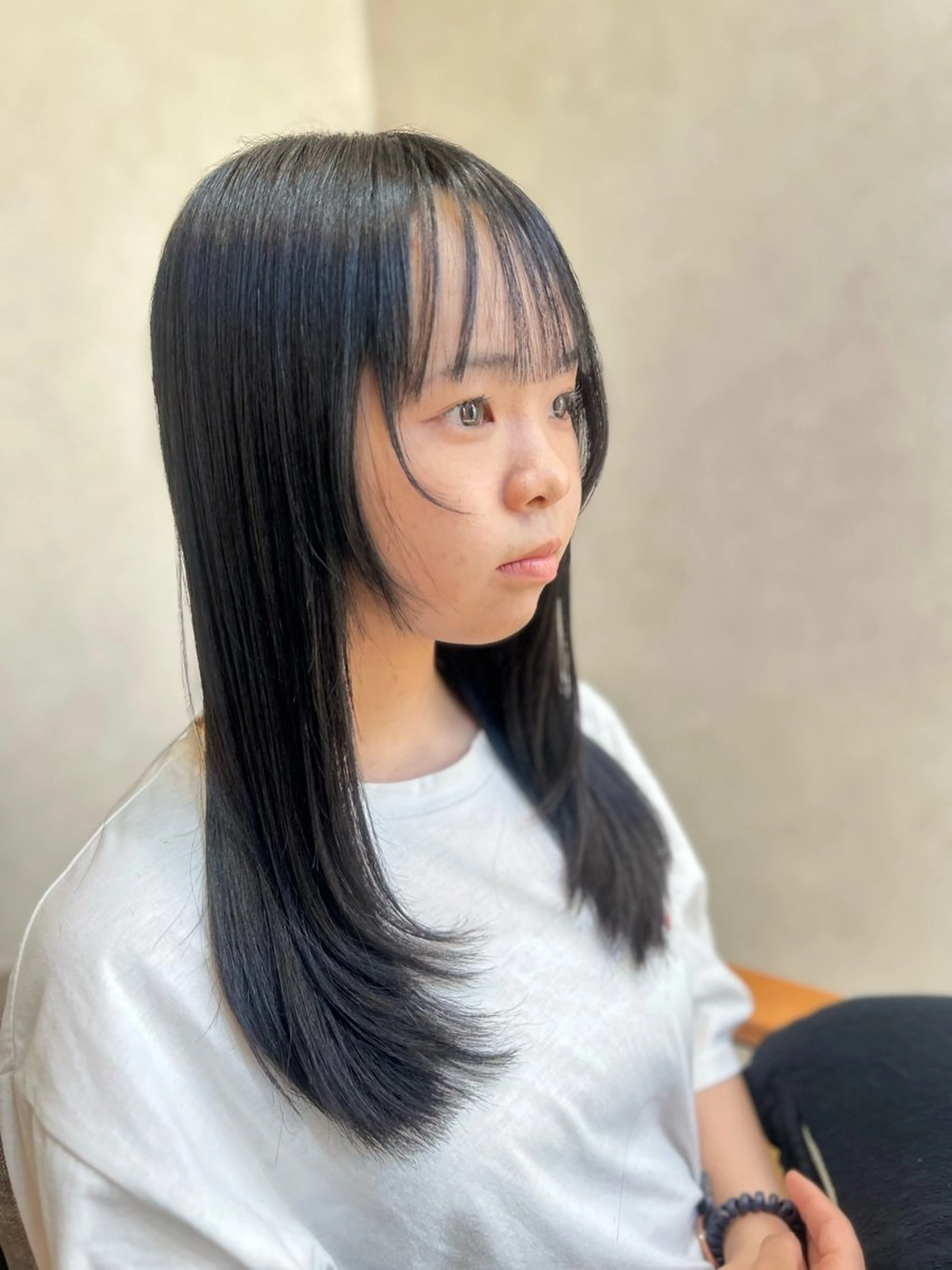 ミディアム パーマ ミディアムパーマ レイヤーカット 縮毛矯正 酸性ストレート ストレートパーマ 縮毛矯正 トリートメント 児玉 りなのヘアスタイル