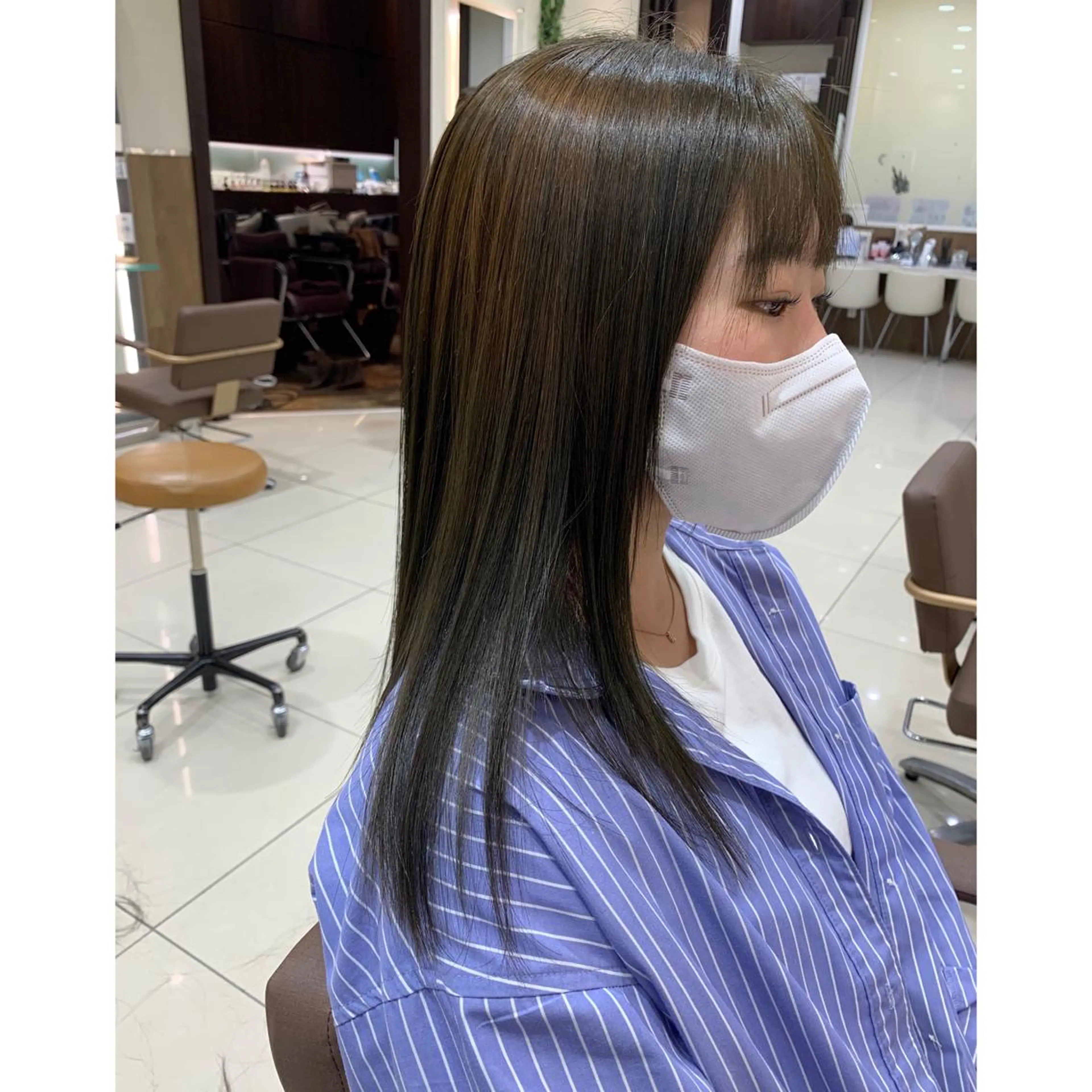 ロング カラー ベージュカラー オリーブベージュ カット ヘアカラー トリートメント tokute よしかわなお🍒のヘアスタイル