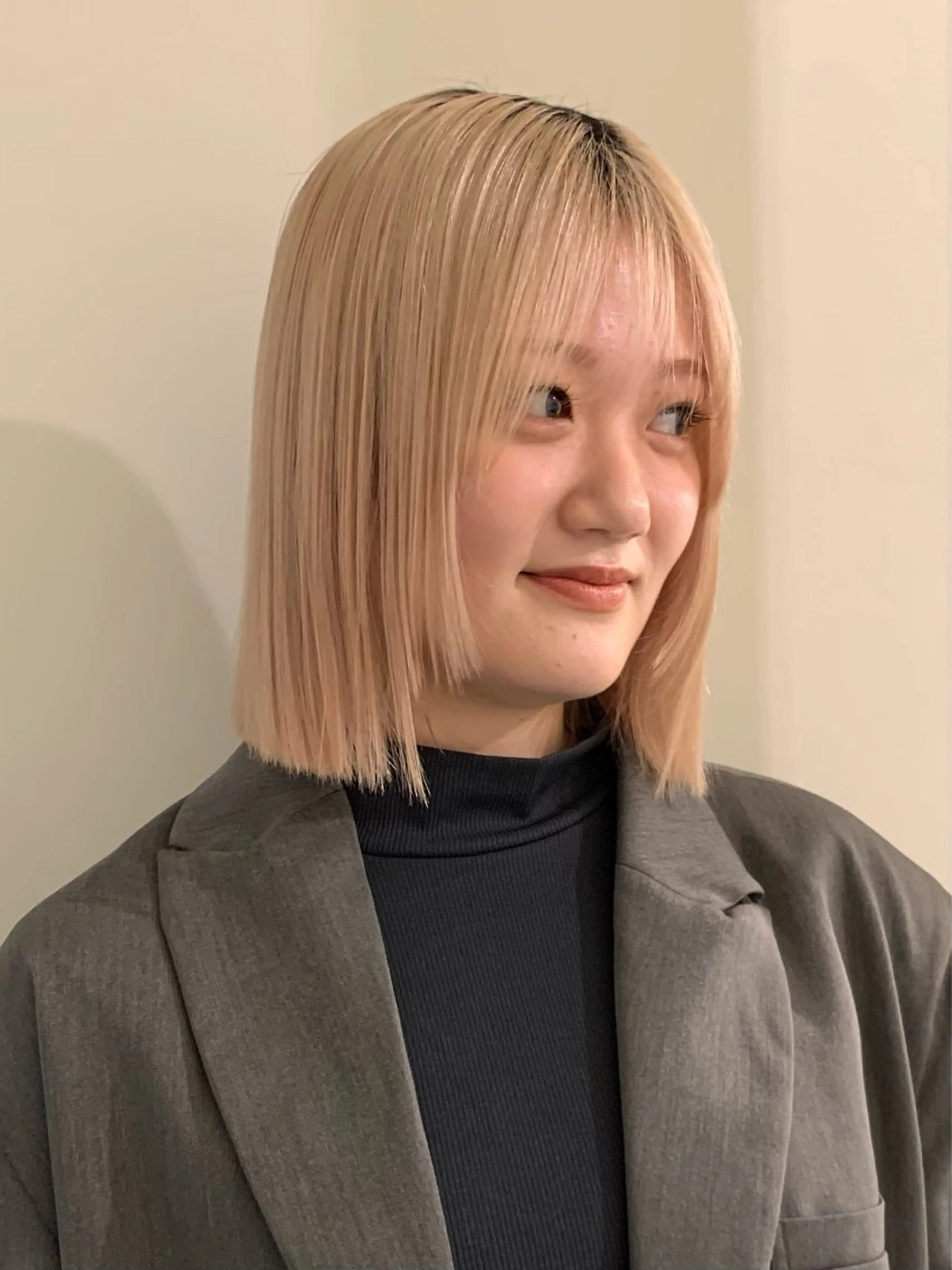 ミディアム カラー ブリーチ ハイトーンカラー ボブ カット ヘアカラー 落合希 Olivebeigeのヘアスタイル