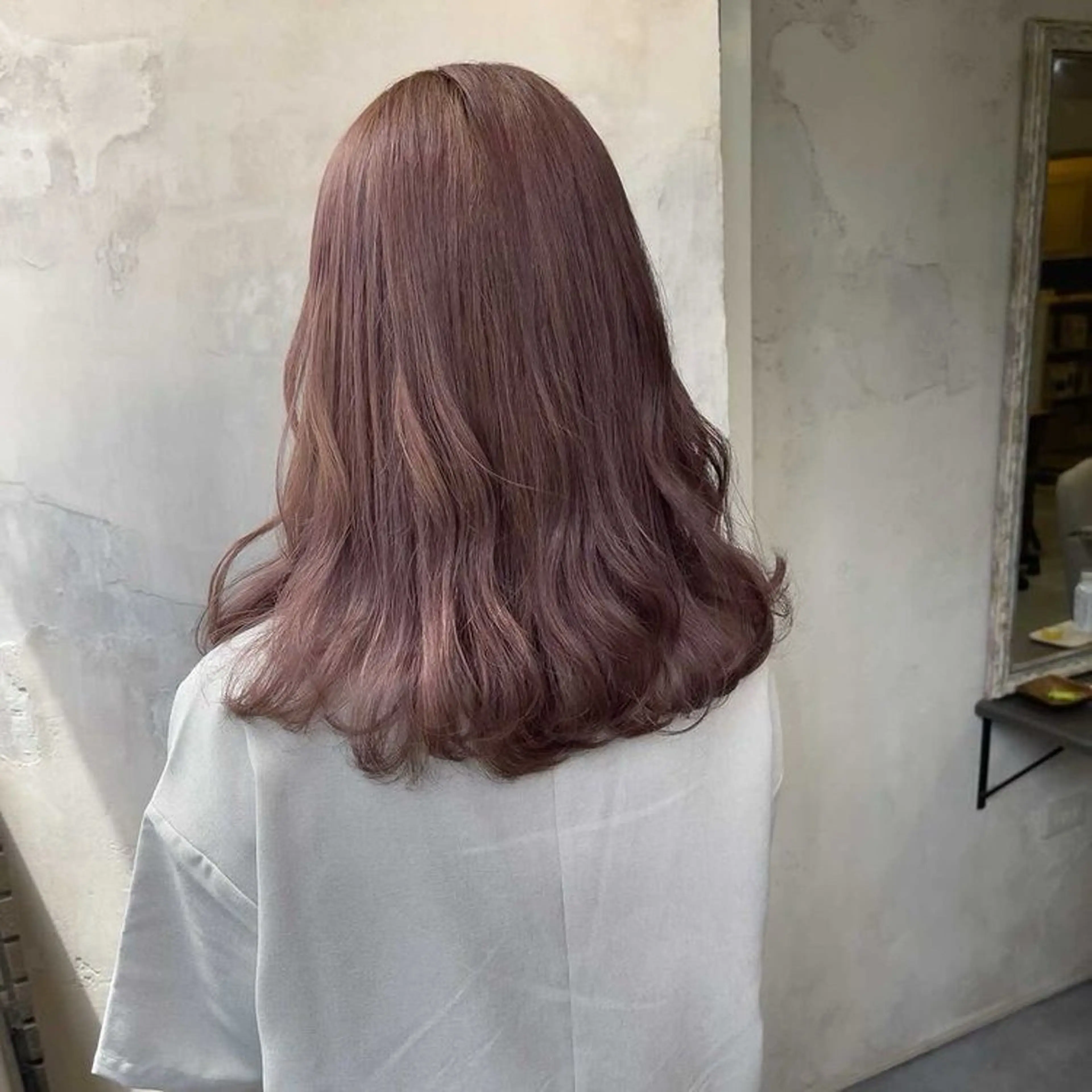 ロング カラー ベージュカラー ピンクカラー ピンクベージュ 鈴木 由衣のヘアスタイル