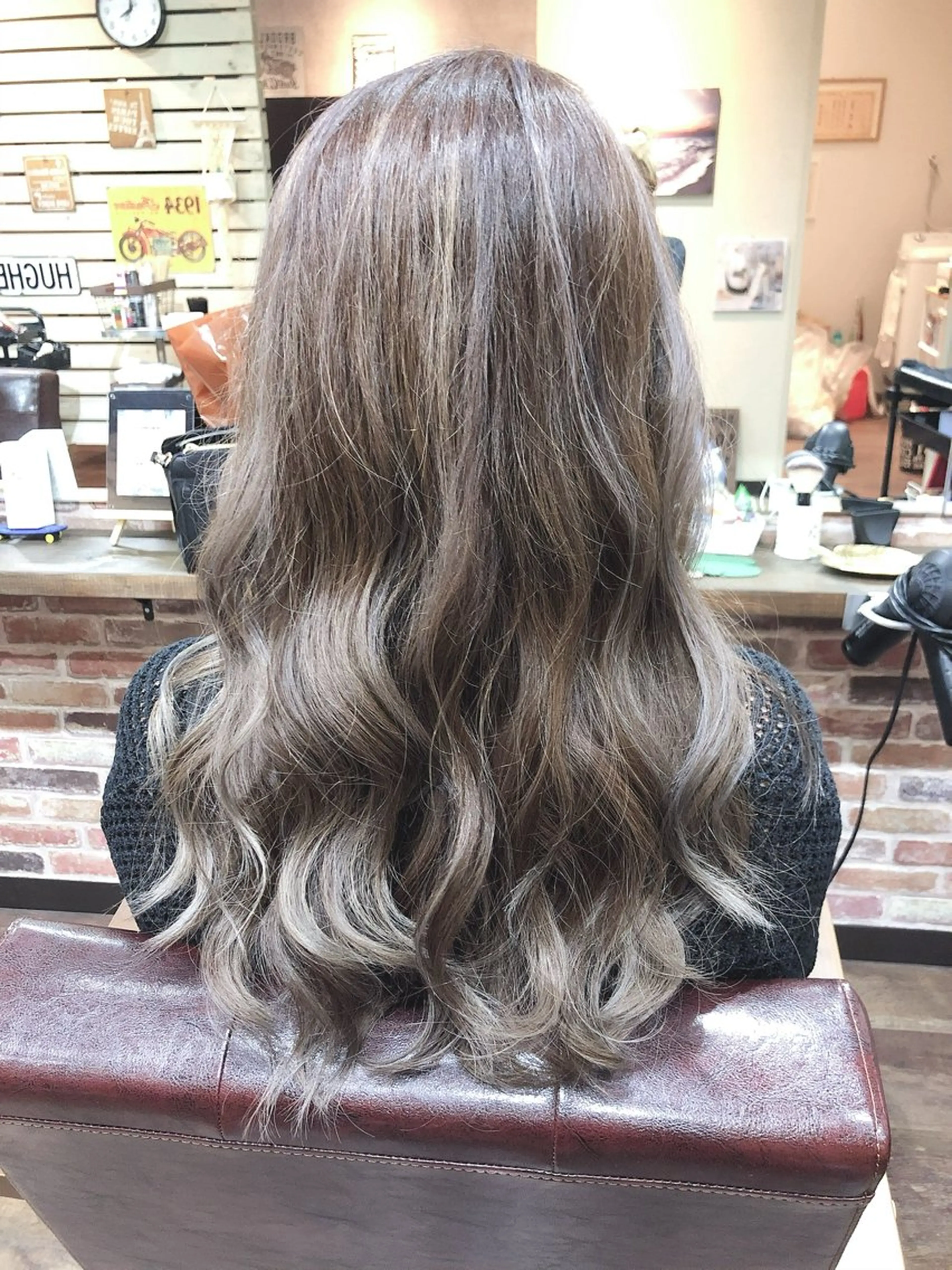 ロング カラー アディクシーカラー アッシュ ブリーチ ハイライトカラー メッシュ ヘアカラー トリートメント 🌴 NALUスタイ リストおKIKU🏄のヘアスタイル