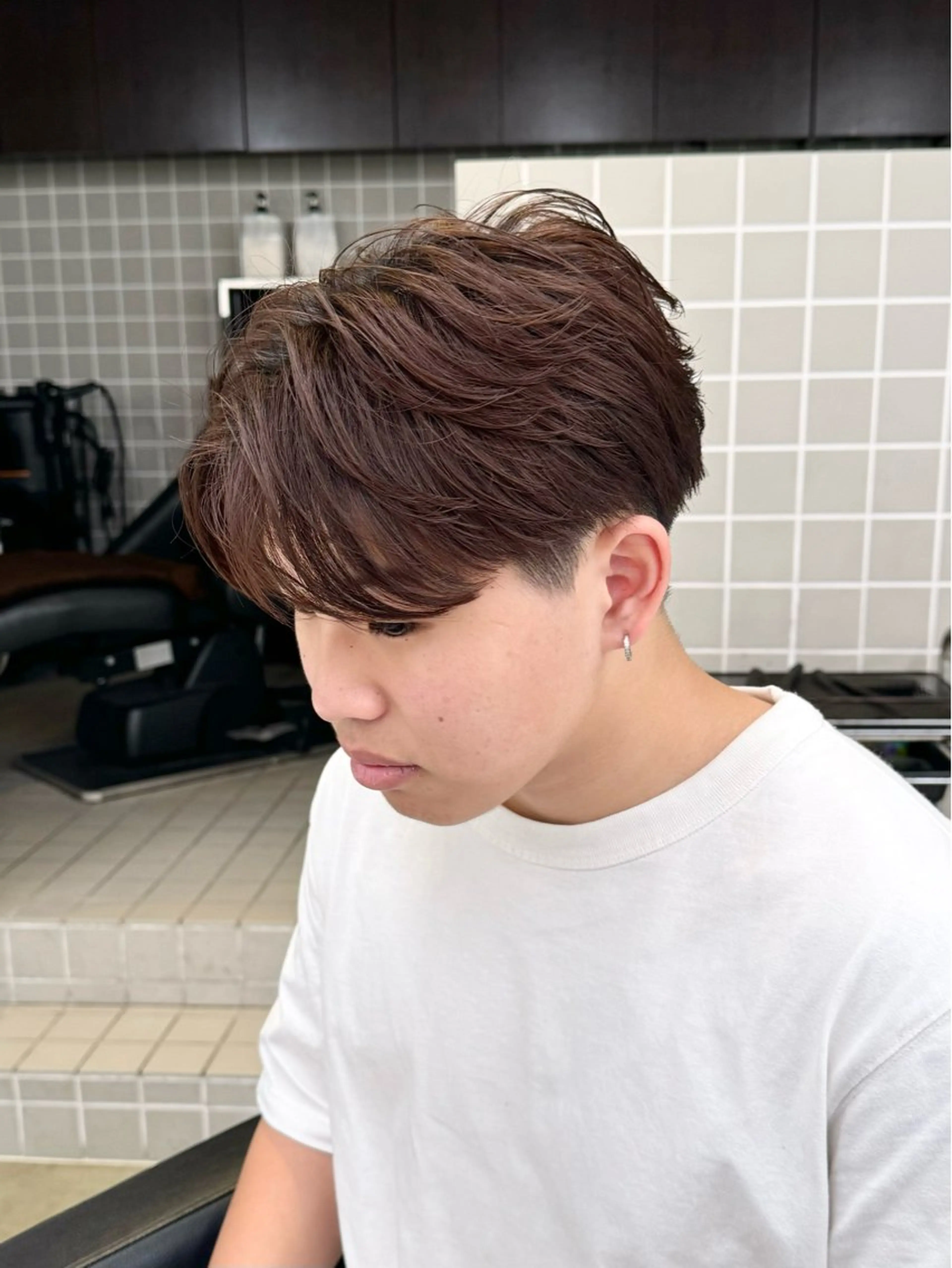 ショート パーマ ヘアアレンジ メンズ フェザーパーマ メンズパーマ 艶カラー の達人のヘアスタイル