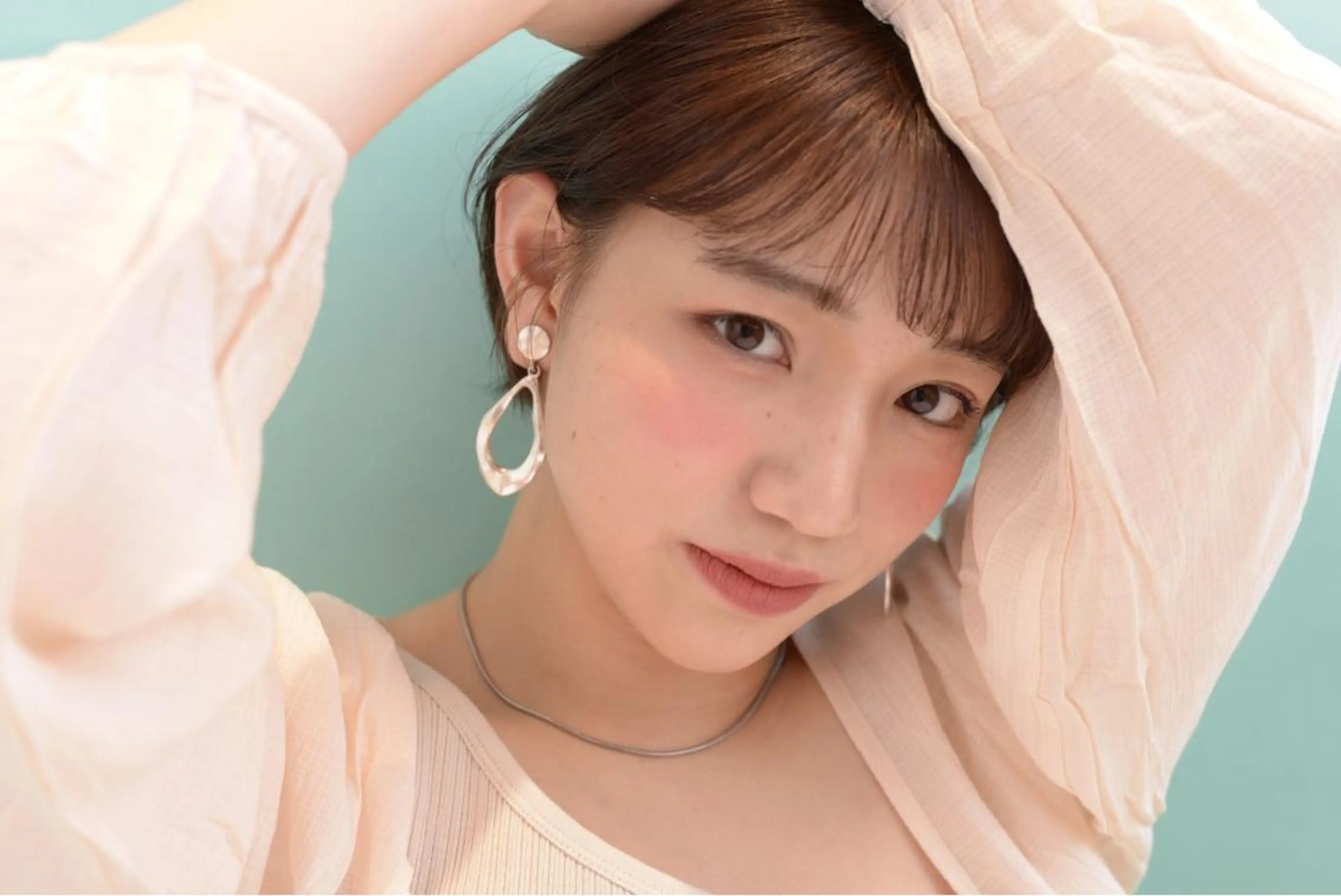 ショート カット ヘアカラー トリートメント CHIC 岩下真衣のヘアスタイル