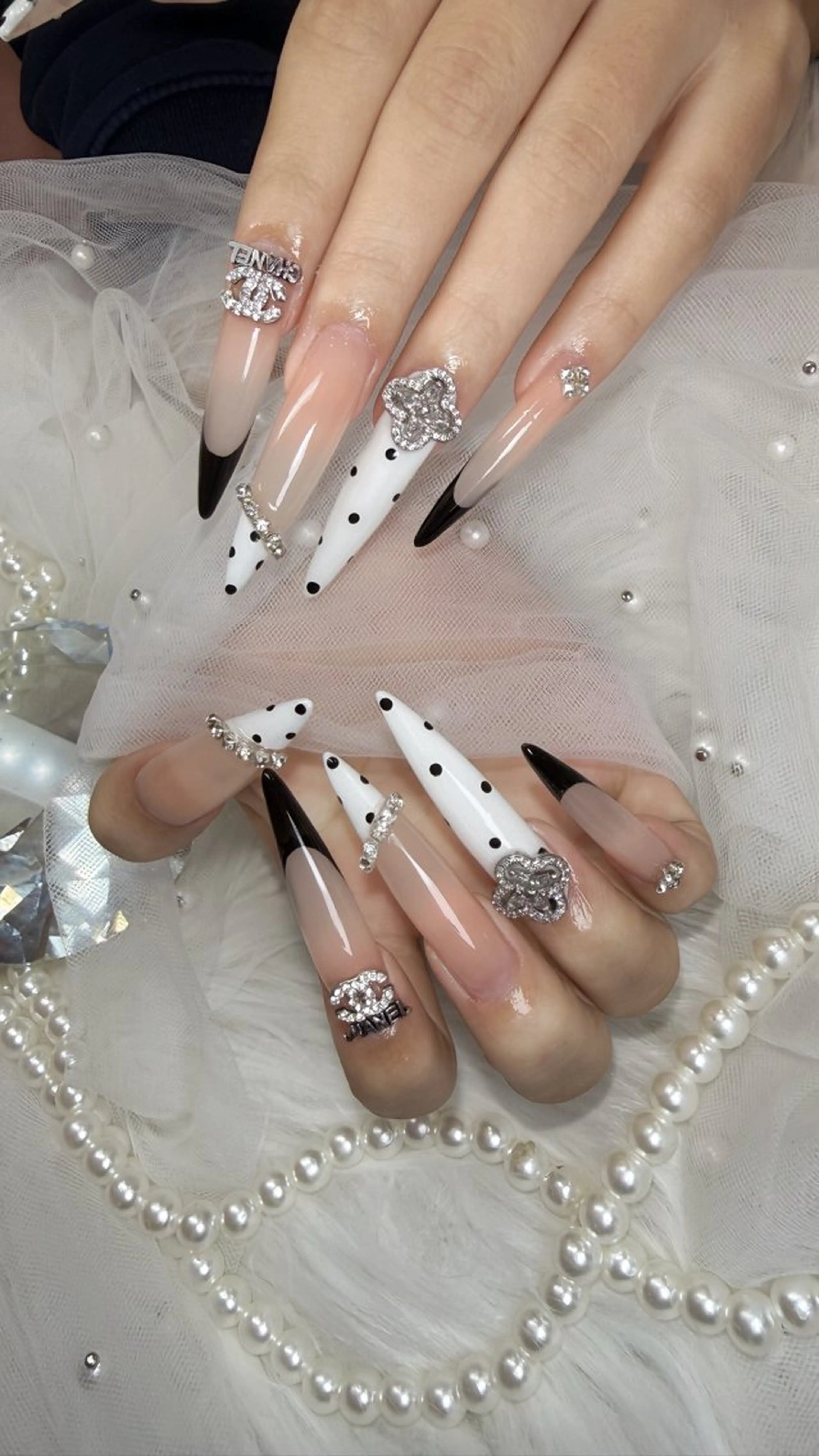 ネイル ドット フレンチネイル キラキラネイル ロングネイル スカルプネイル ハンドネイル icy nail れいあのネイルデザイン