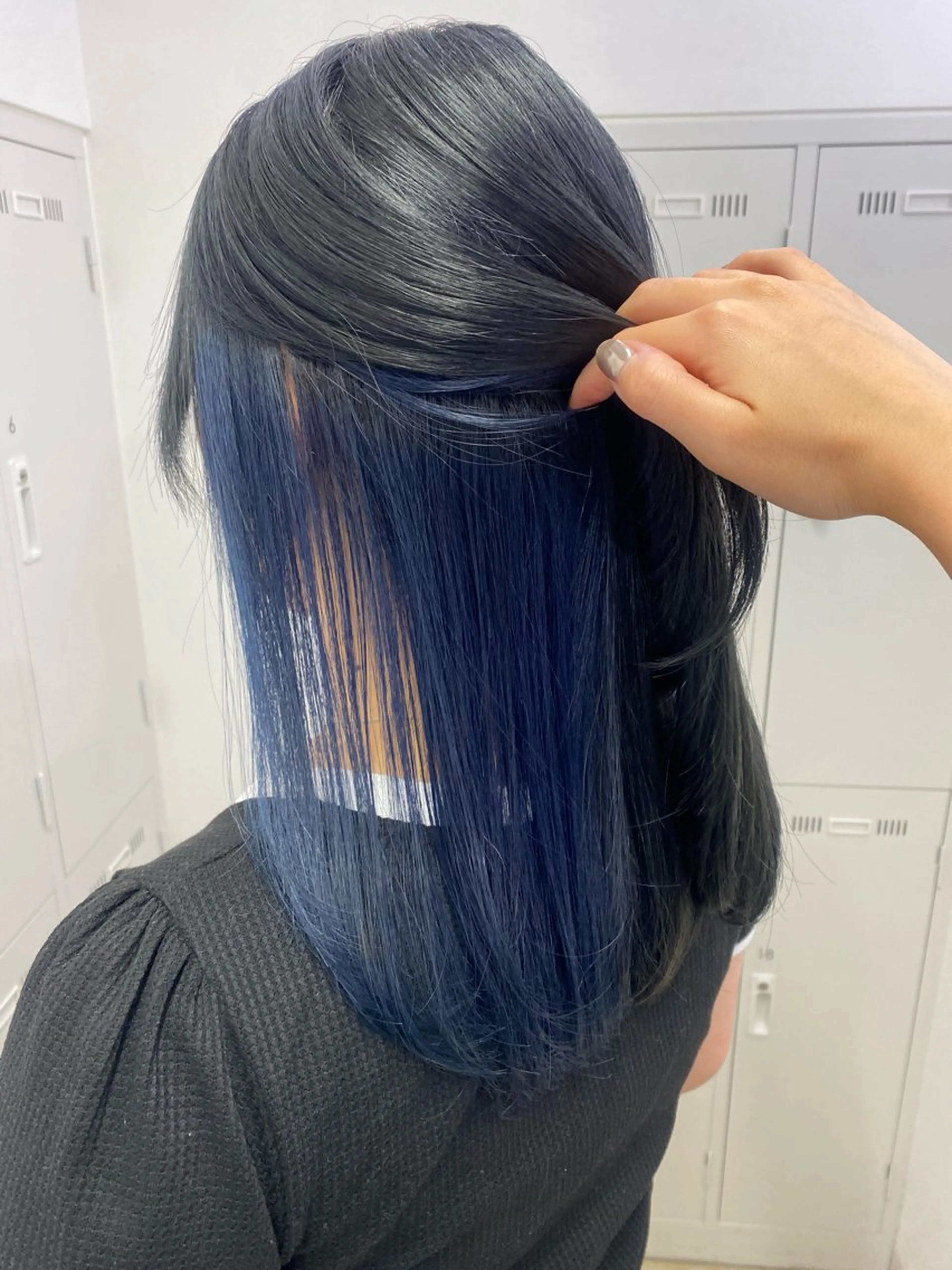 セミロング カラー ブルーカラー インナーカラー ネイビーカラー ヘアカラー 長妻莉央/縮毛矯正 髪質改善カラーのヘアスタイル