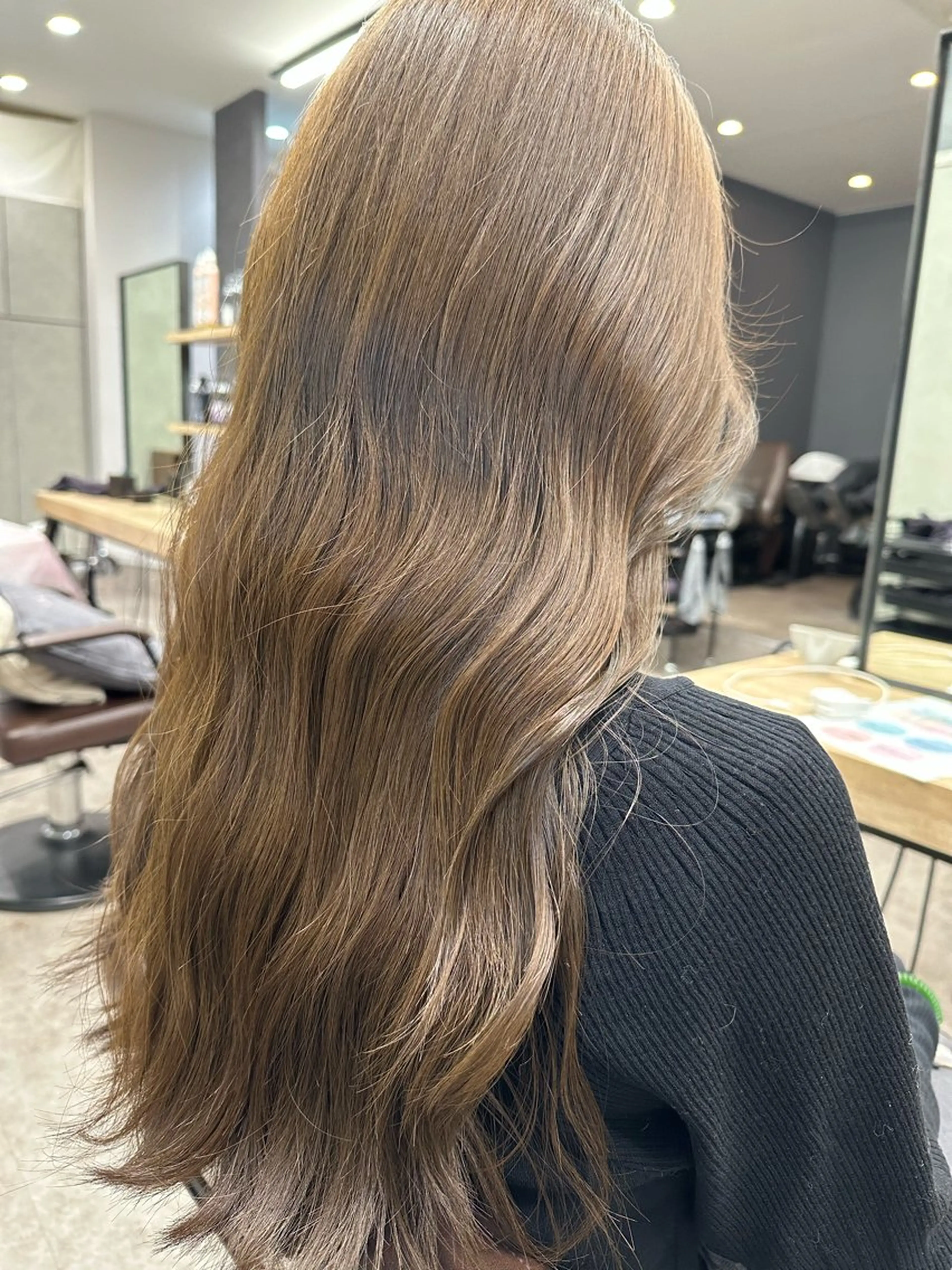 ロング カラー グレージュ オリーブグレージュ オリーブグレー yu-kiハイトーン /ブリーチ無しカラーのヘアスタイル