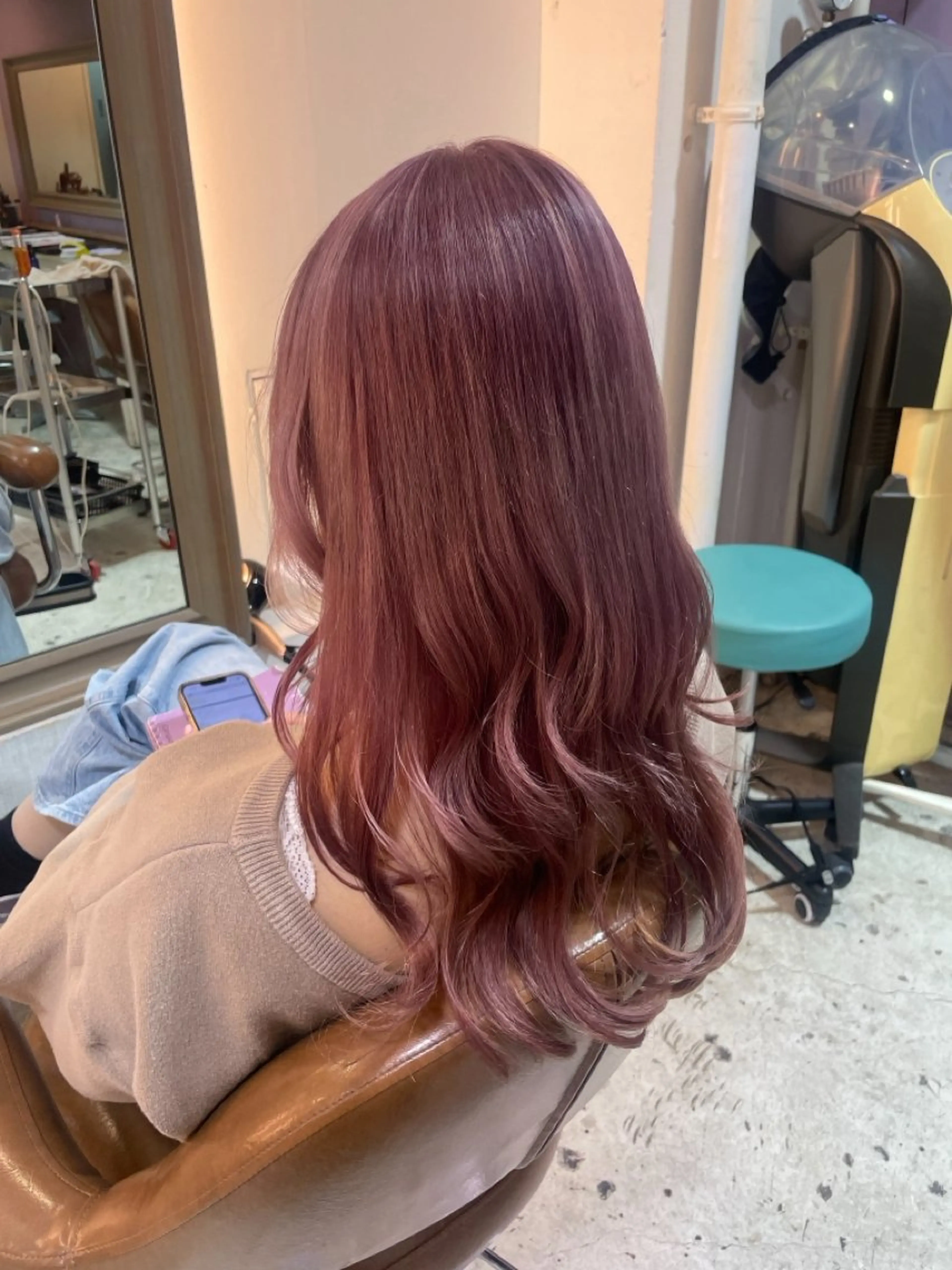 ロング タツキ／レイヤー／ パーマ／艶カラーのヘアスタイル