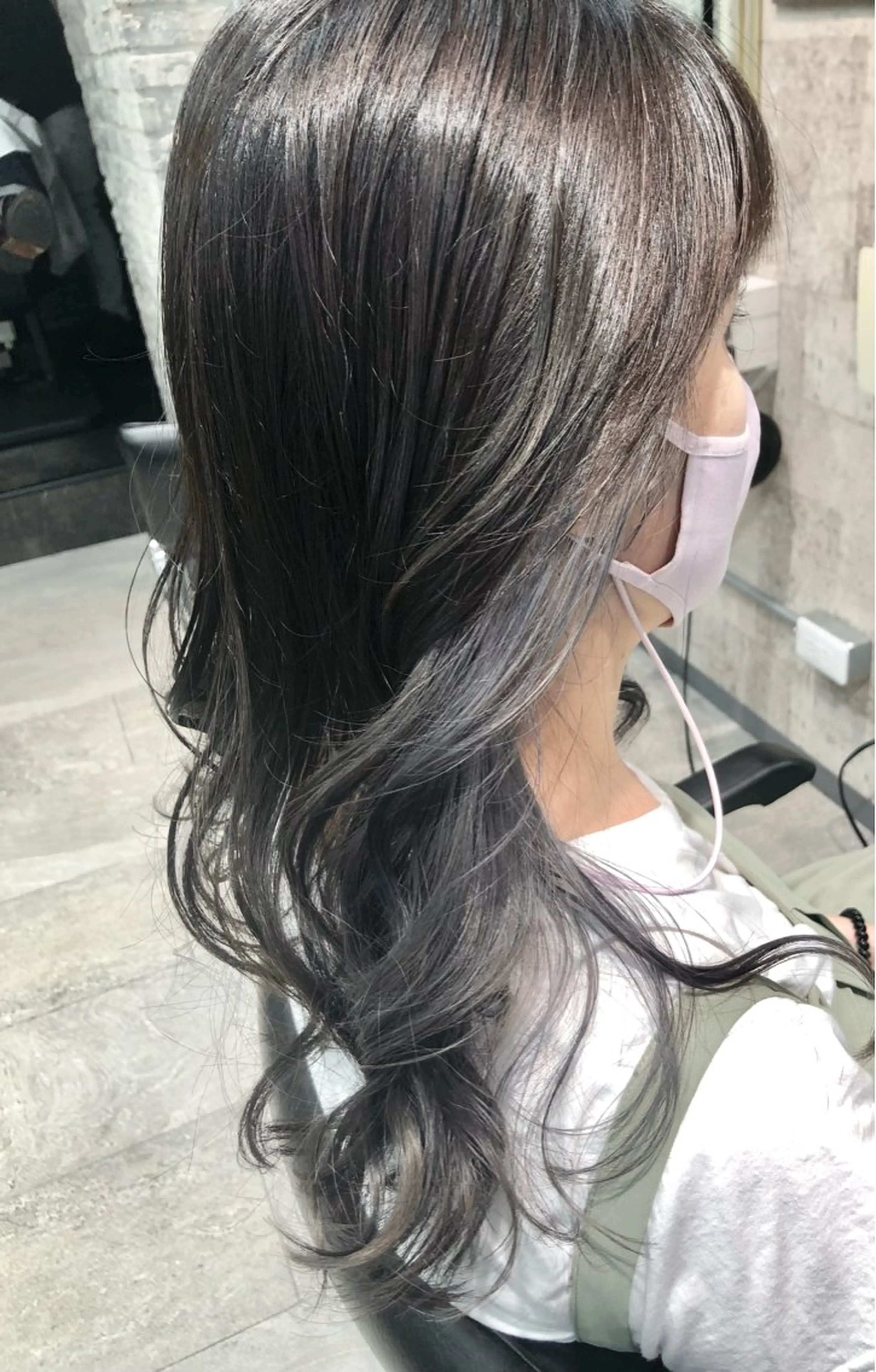 ロング カラー ヘアアレンジ ブリーチ イヤリングカラー 新徳 りえのヘアスタイル