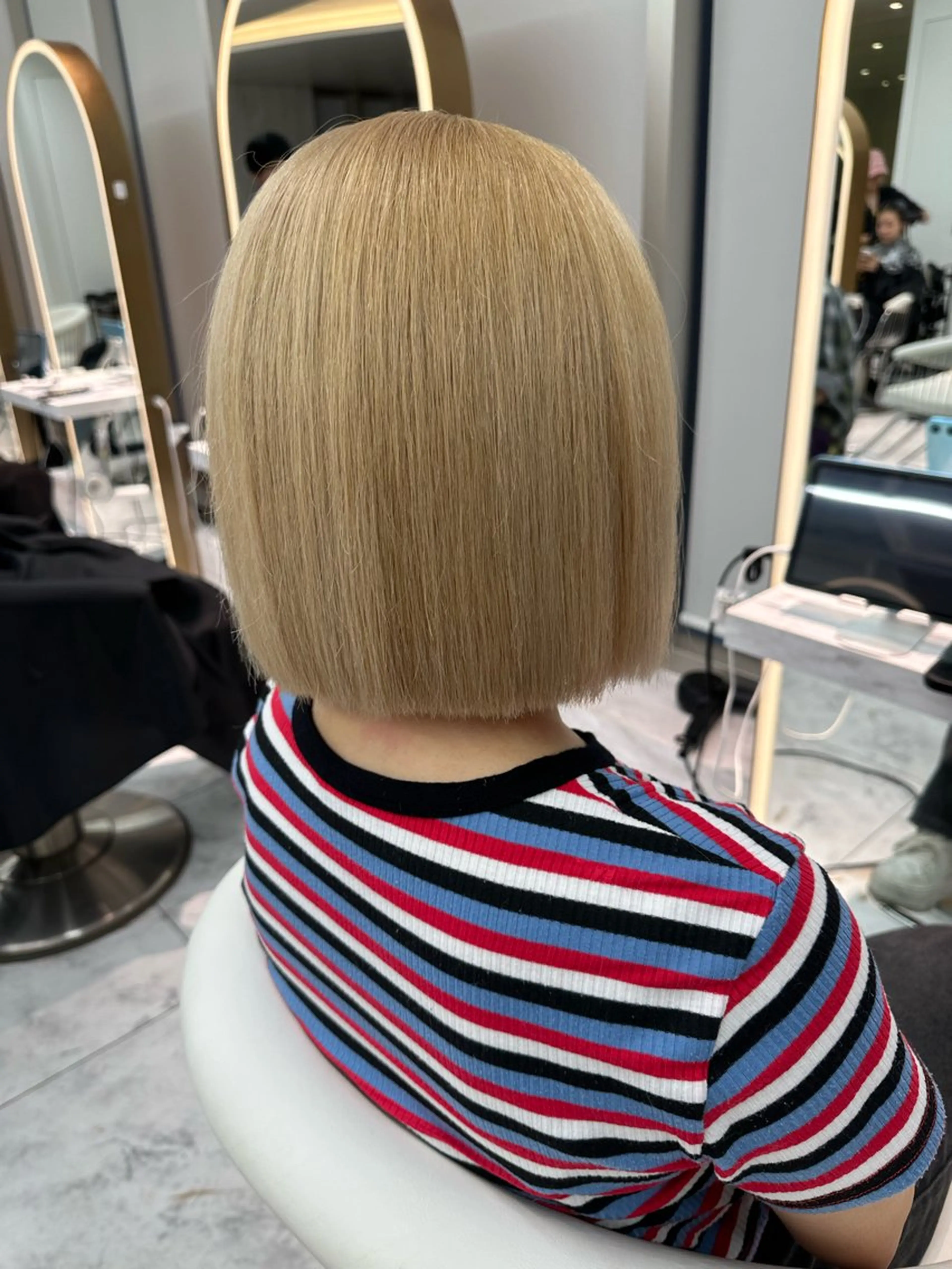 ショート カラー バレイヤージュ ブリーチ ブロンド ケアブリーチ レイヤーカット 🍒楓🍒北九州1 艶カラー作る人🎨のヘアスタイル