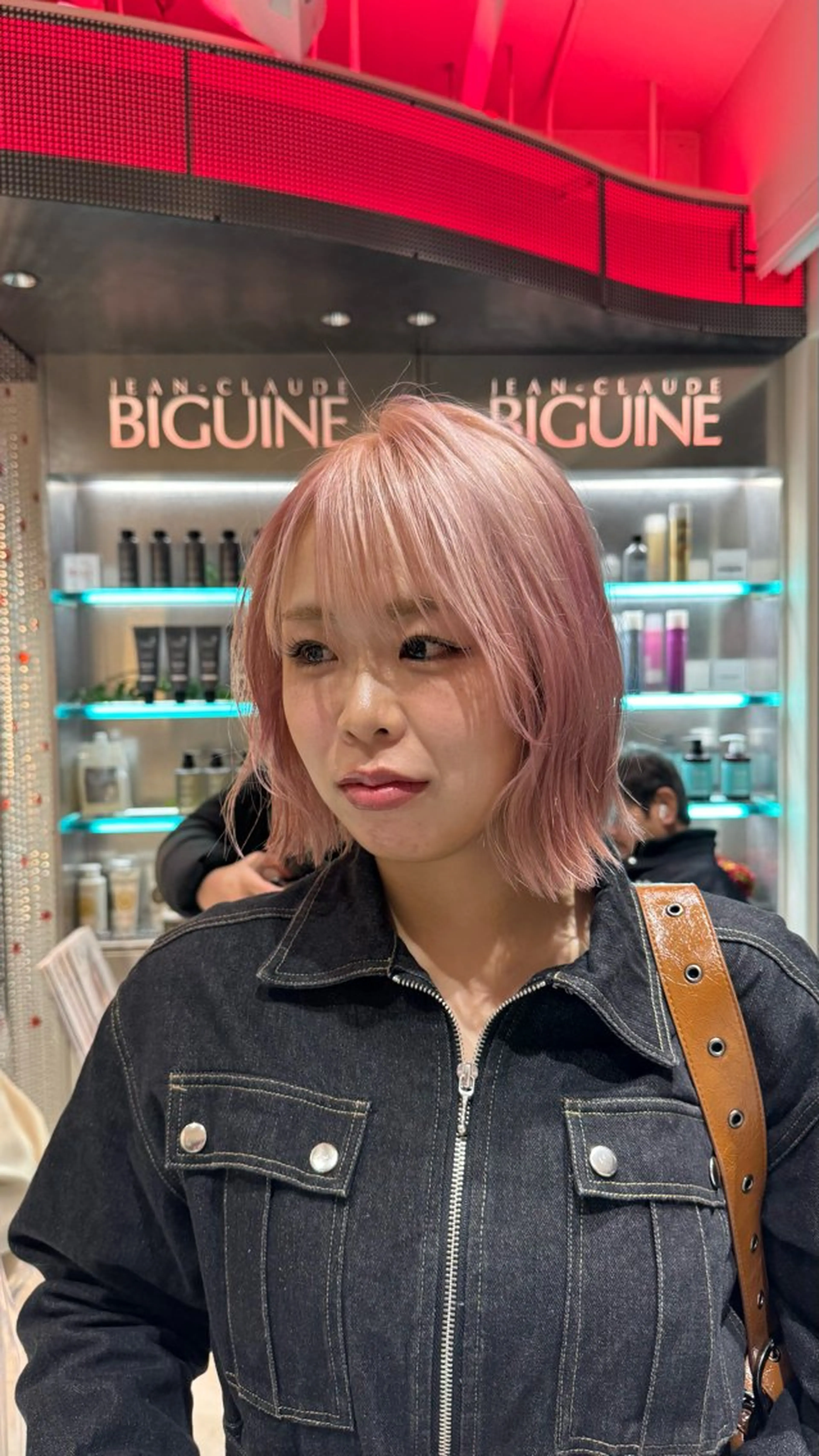 ショート カラー ヘアカラー ジャンクロードビギン 下北沢店所属・RUNA/ バレイヤージュカラーのヘアスタイル