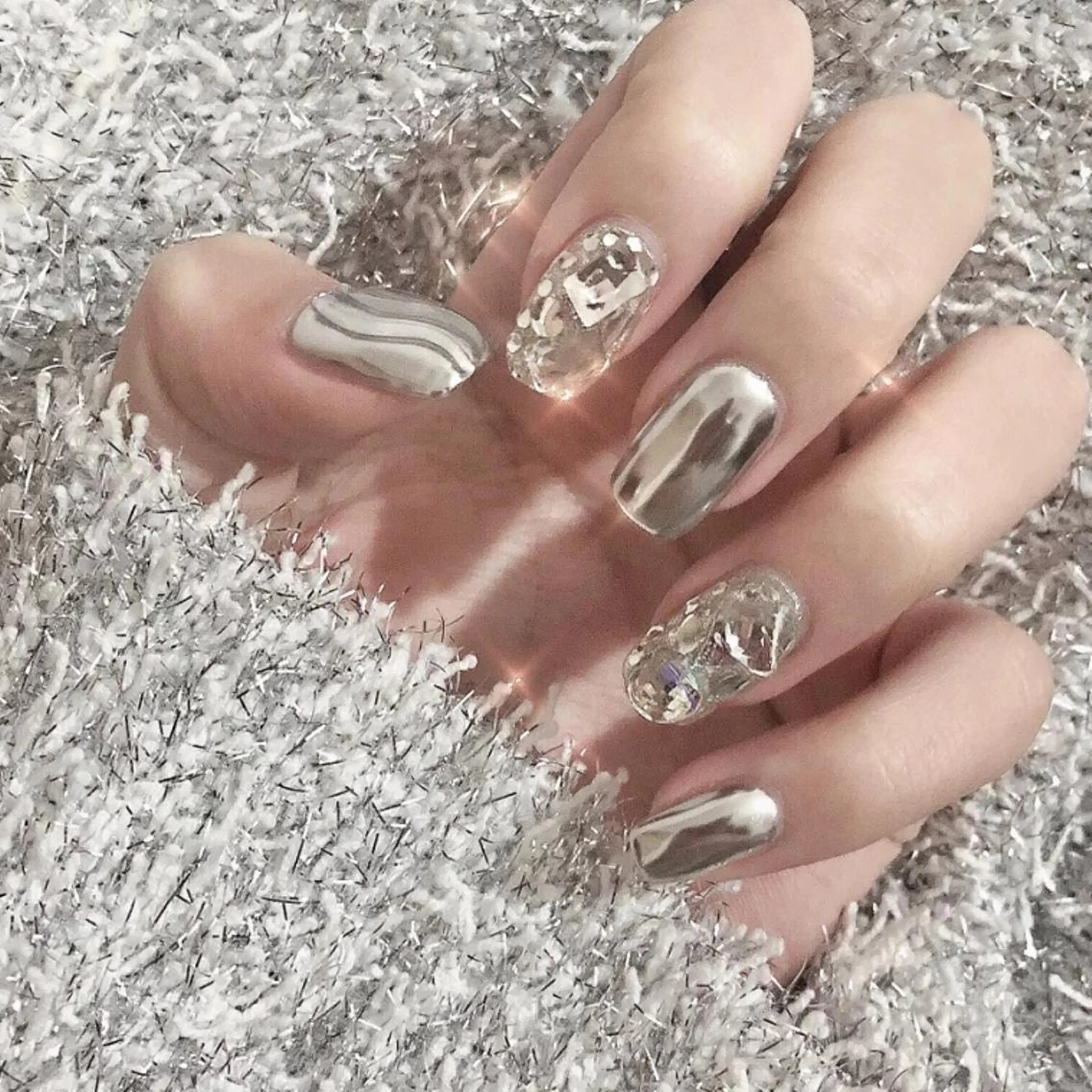 ミディアム ネイル ミラーネイル 冬ネイル ネイリストゆか💅 長さだし、深爪矯正のネイルデザイン