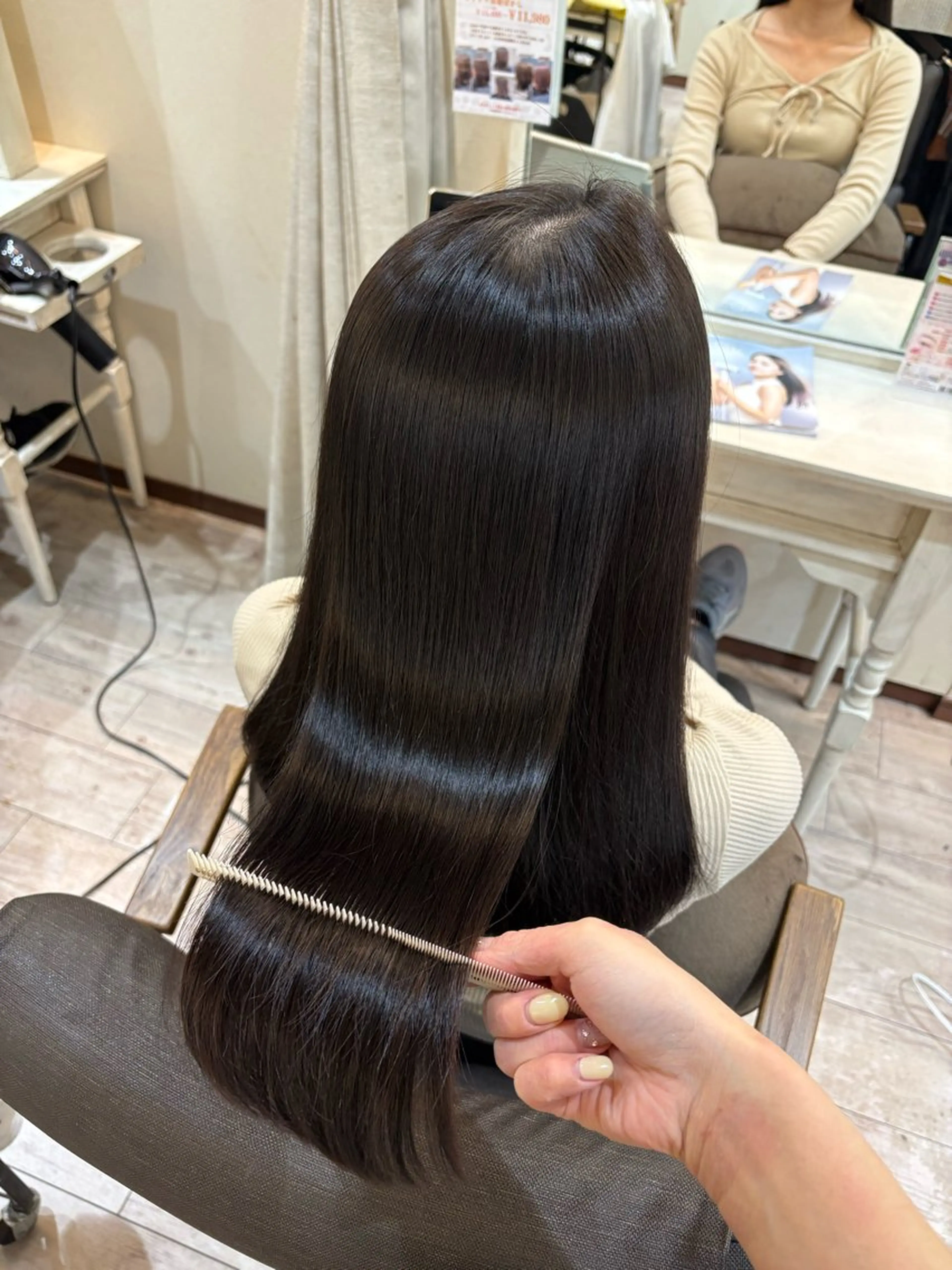 《 平日割❣️》 ナチュラル縮毛矯正 + カット 🐣(仕上がり肩下)の写真