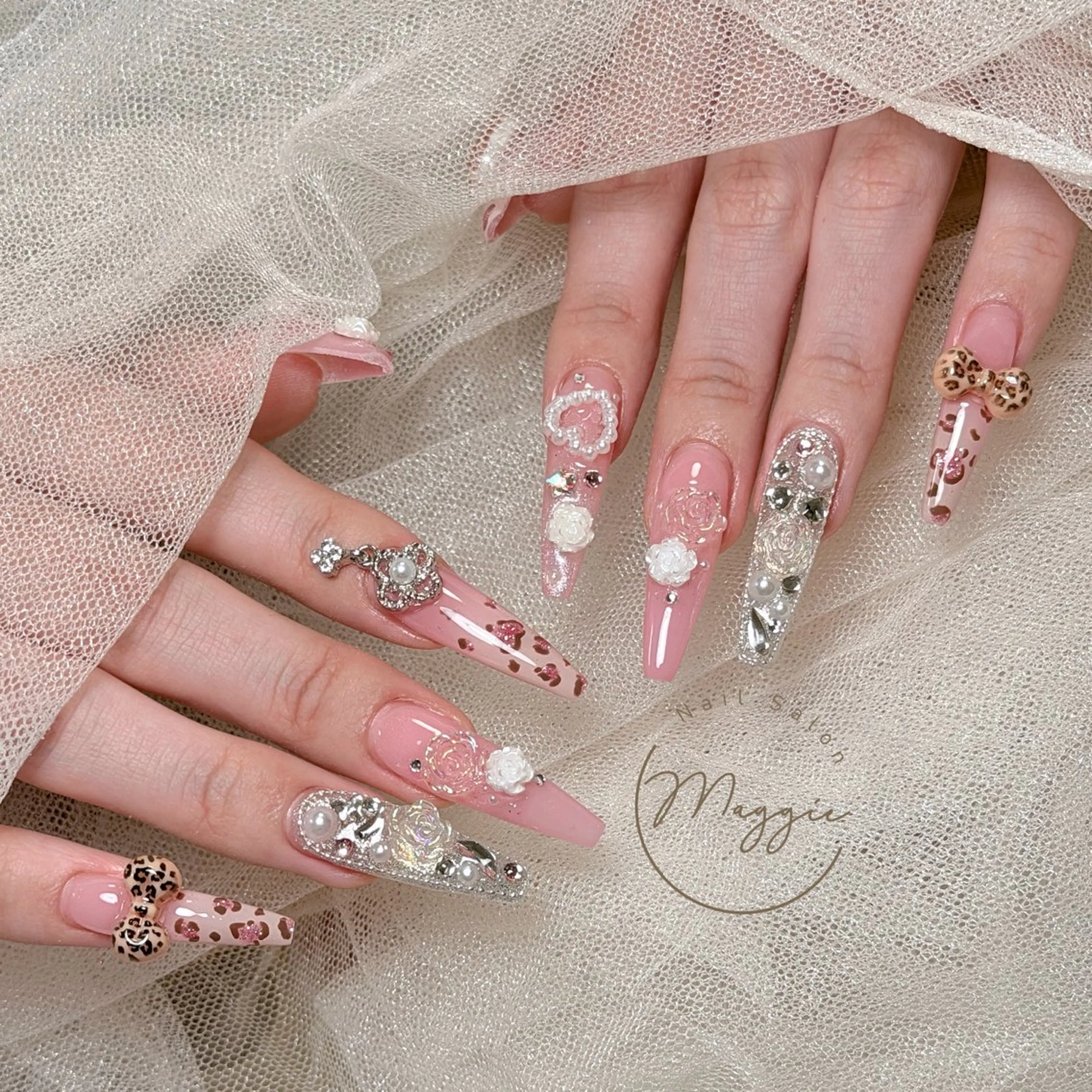 ネイル Maggie Nail🦩のネイルデザイン