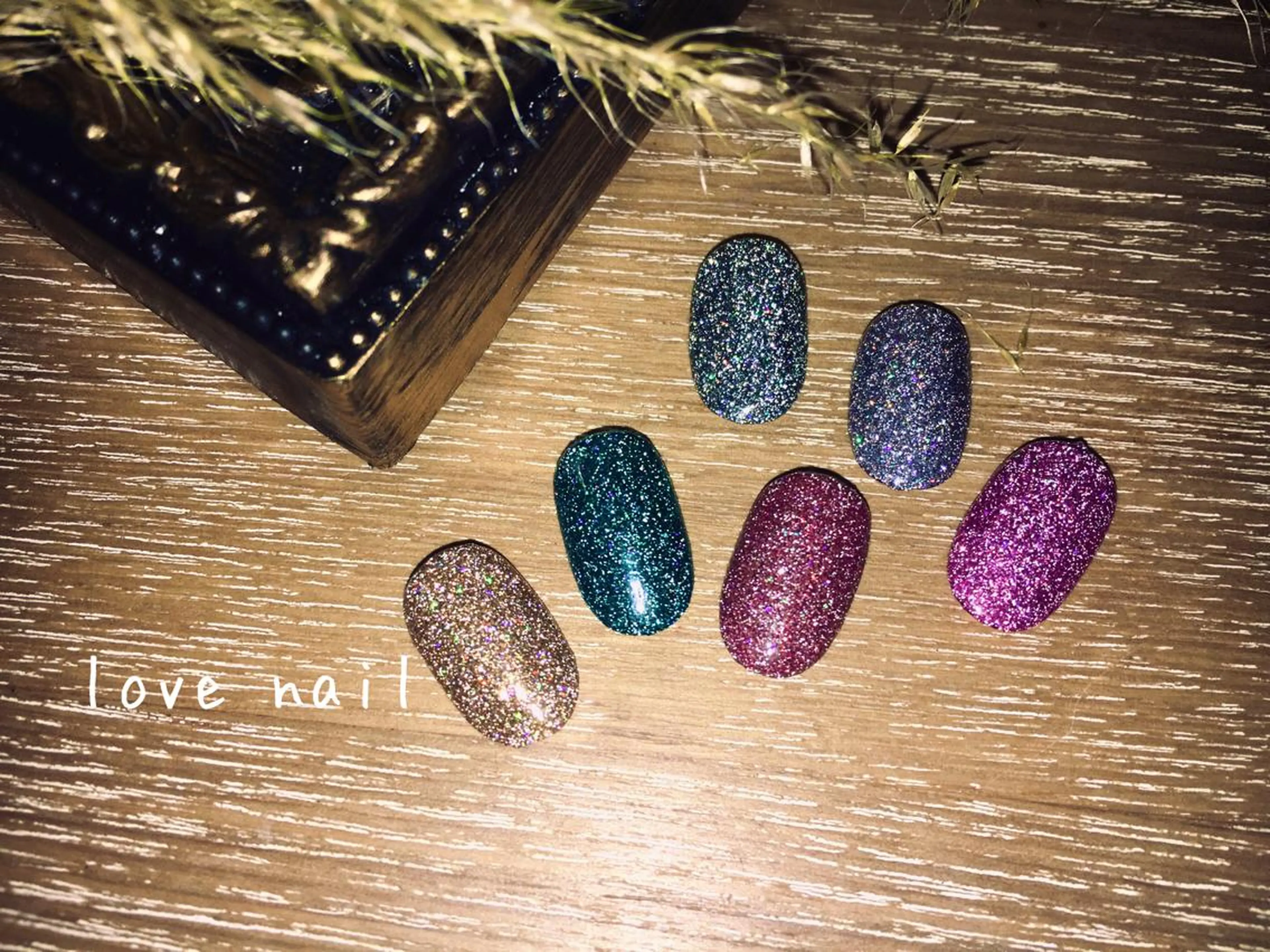 ネイル フラッシュネイル キラキラネイル LOVE NAIL 💕Sonoのネイルデザイン