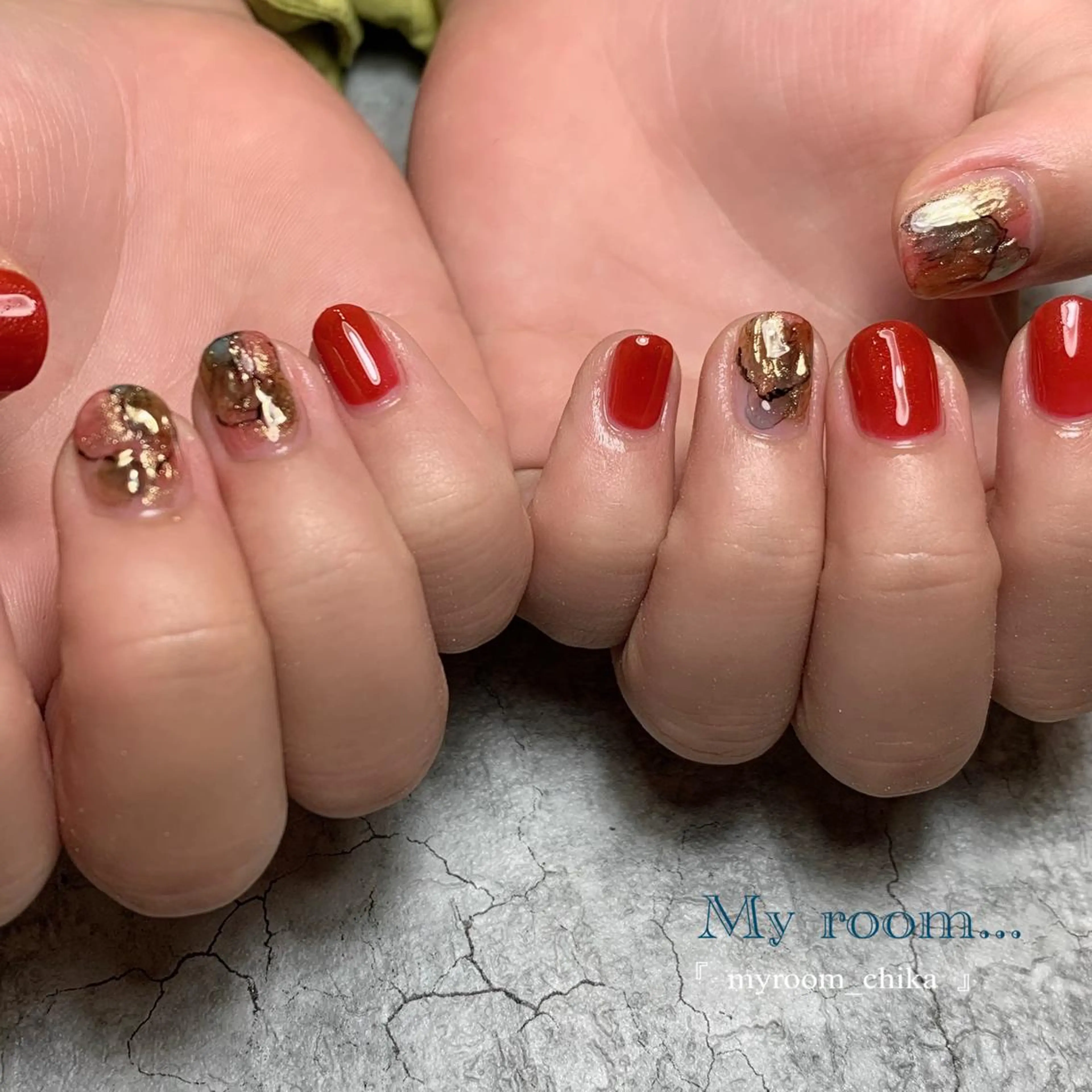 ネイル ブラウン ラメ(グリッター) オレンジ 赤色 Amua.facial salon所属・Amua.ハーブ 新宿御苑駅前のエステ・リラクイメージ