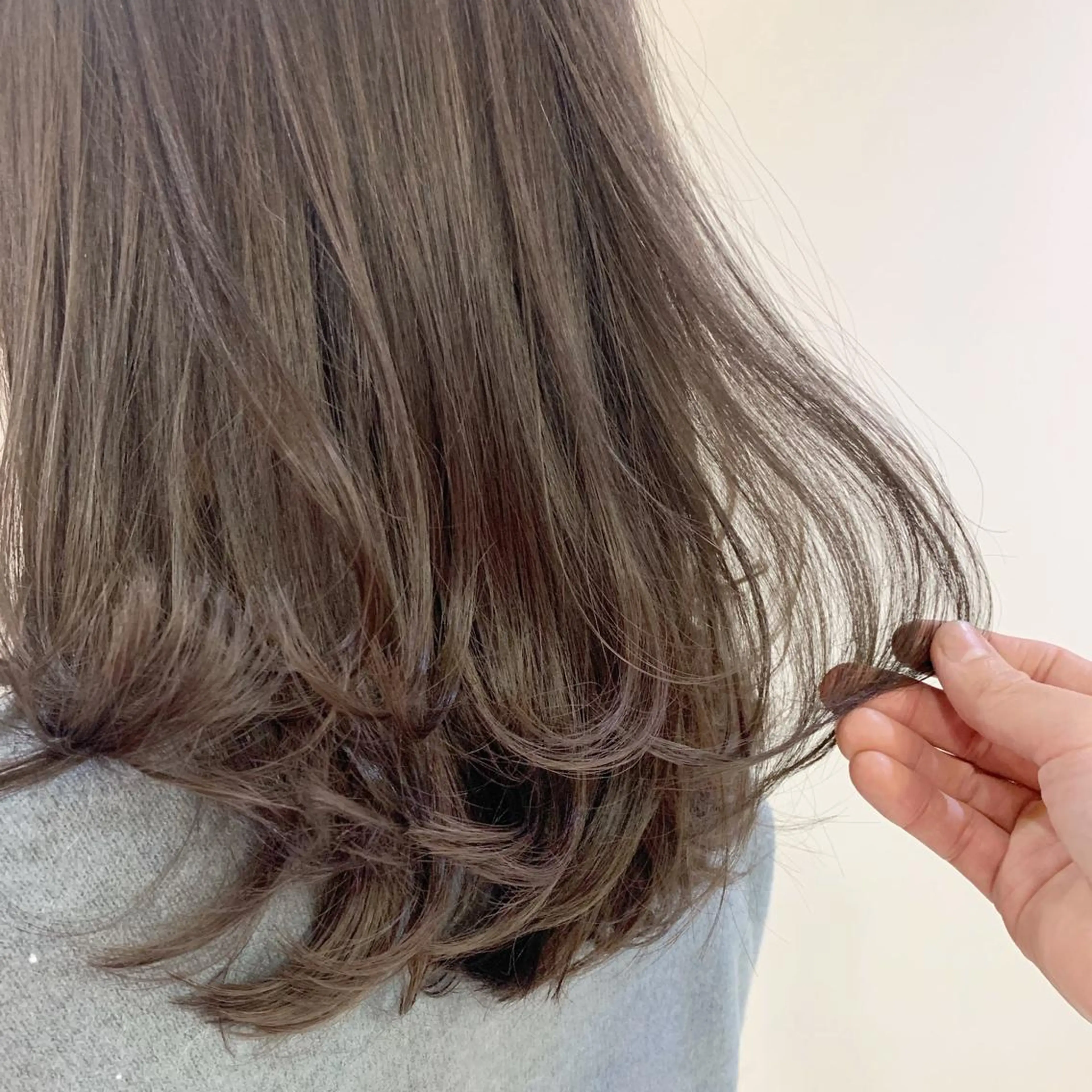 ミディアム カラー ミディアムレイヤー グレージュ レイヤーカット ボブ/大人ヘア k-two濱田のヘアスタイル