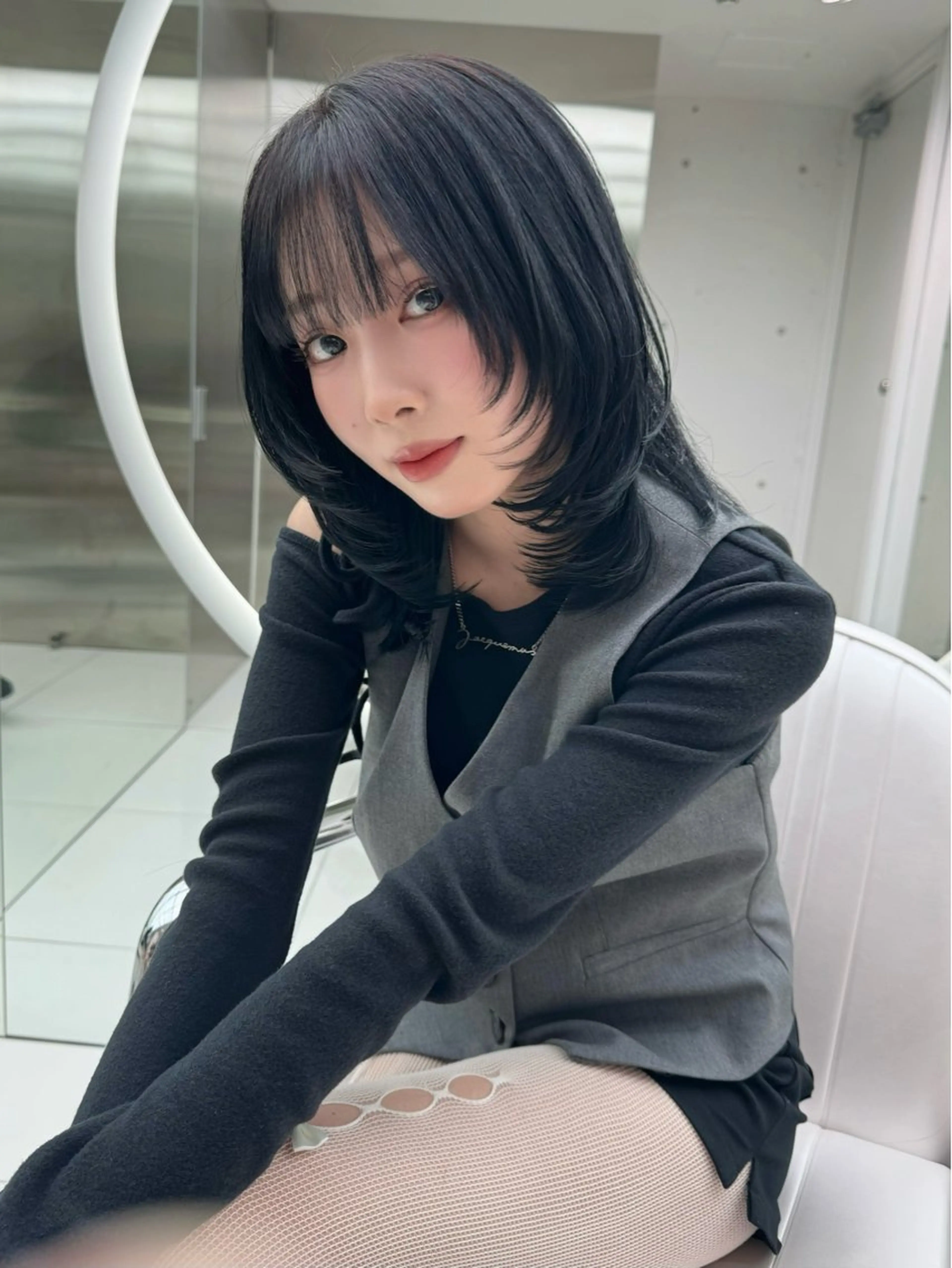 ミディアム 顔まわりレイヤー 顔周りカット レイヤーカット REDEAL SHIBUYA所属・maya/レイヤー カット/ミインパーマのヘアスタイル