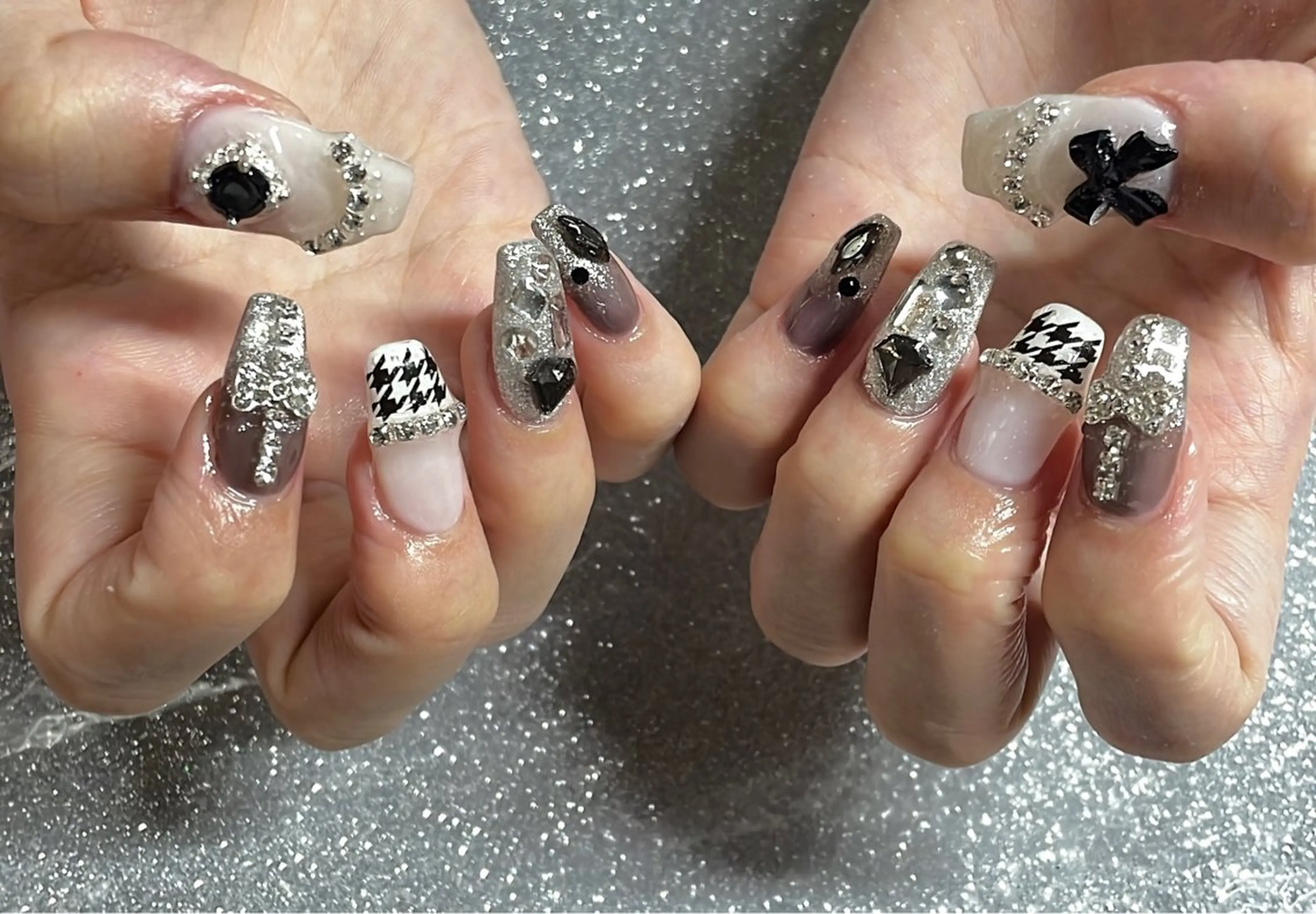 ネイル ハンドネイル VIERU 🌈🎀💖のネイルデザイン