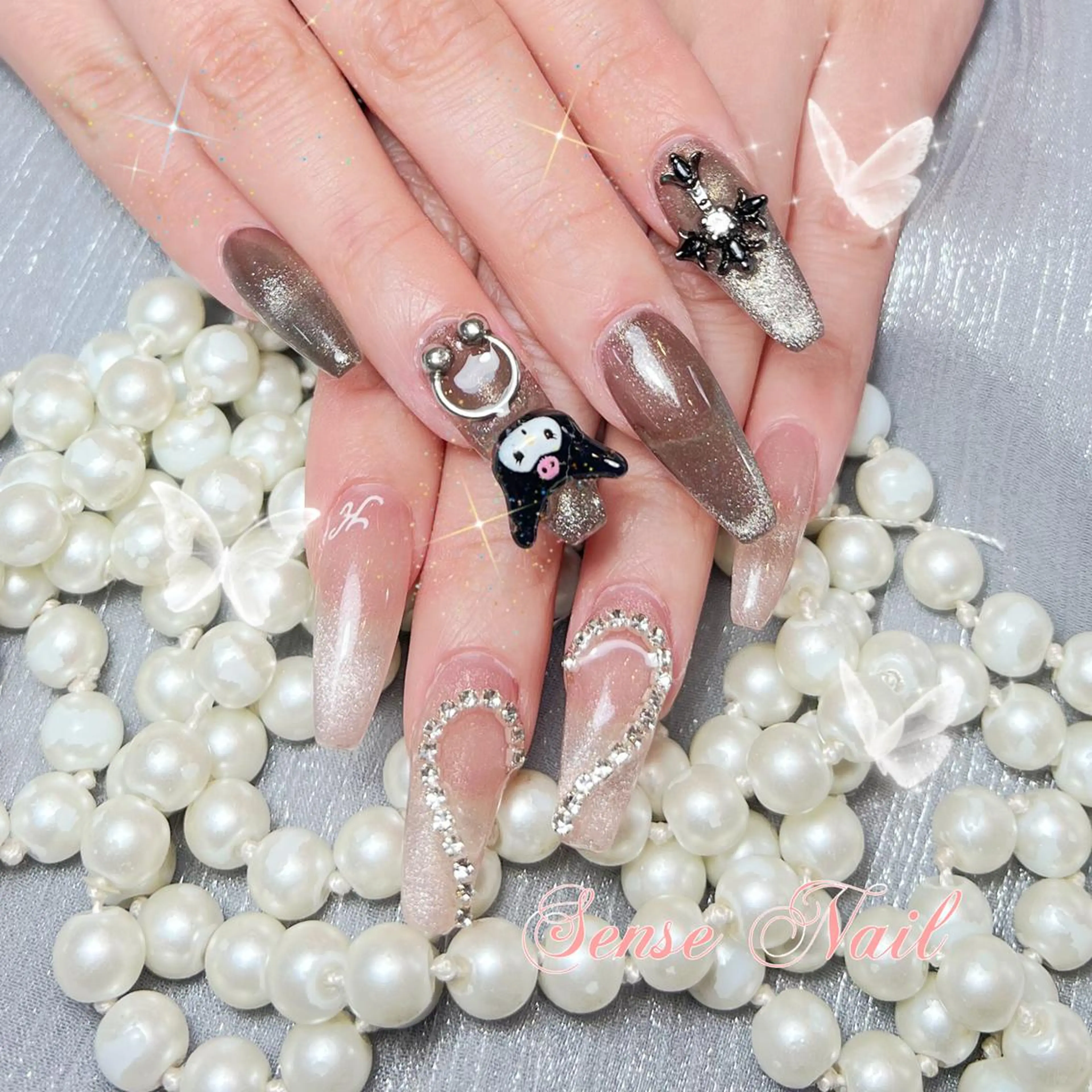 ネイル ロング ハンドネイル 🦋 Queenieのネイルデザイン