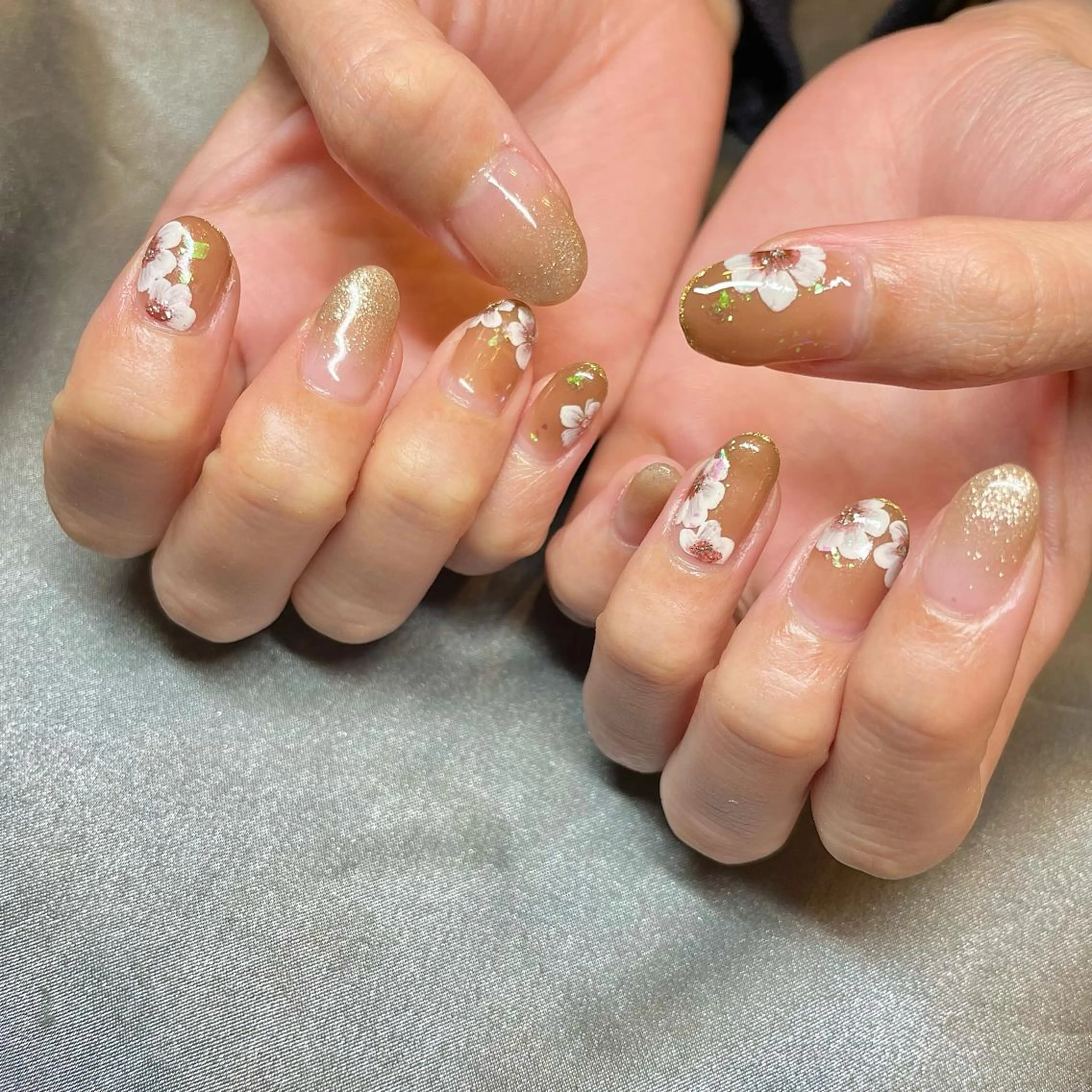 ミディアム カラー パーマ ヘアアレンジ メンズ キッズ ネイル マツエク・マツパ アイブロウ ブラウンカラー カラーマツエク ブラウン フラワーネイル nail&eye Aoのマツエク・マツパデザイン